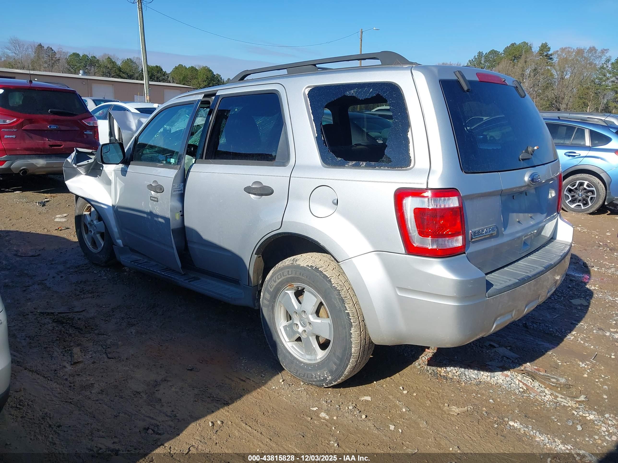 FORD ESCAPE image 3