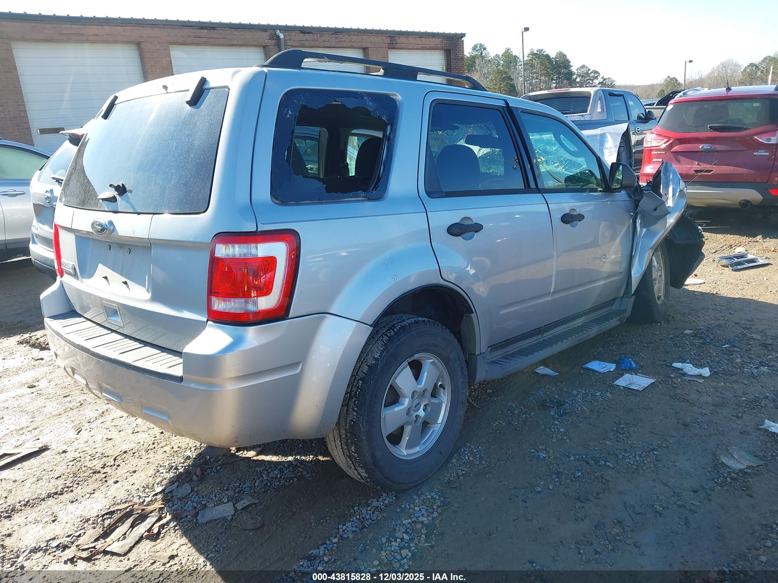 FORD ESCAPE image 4