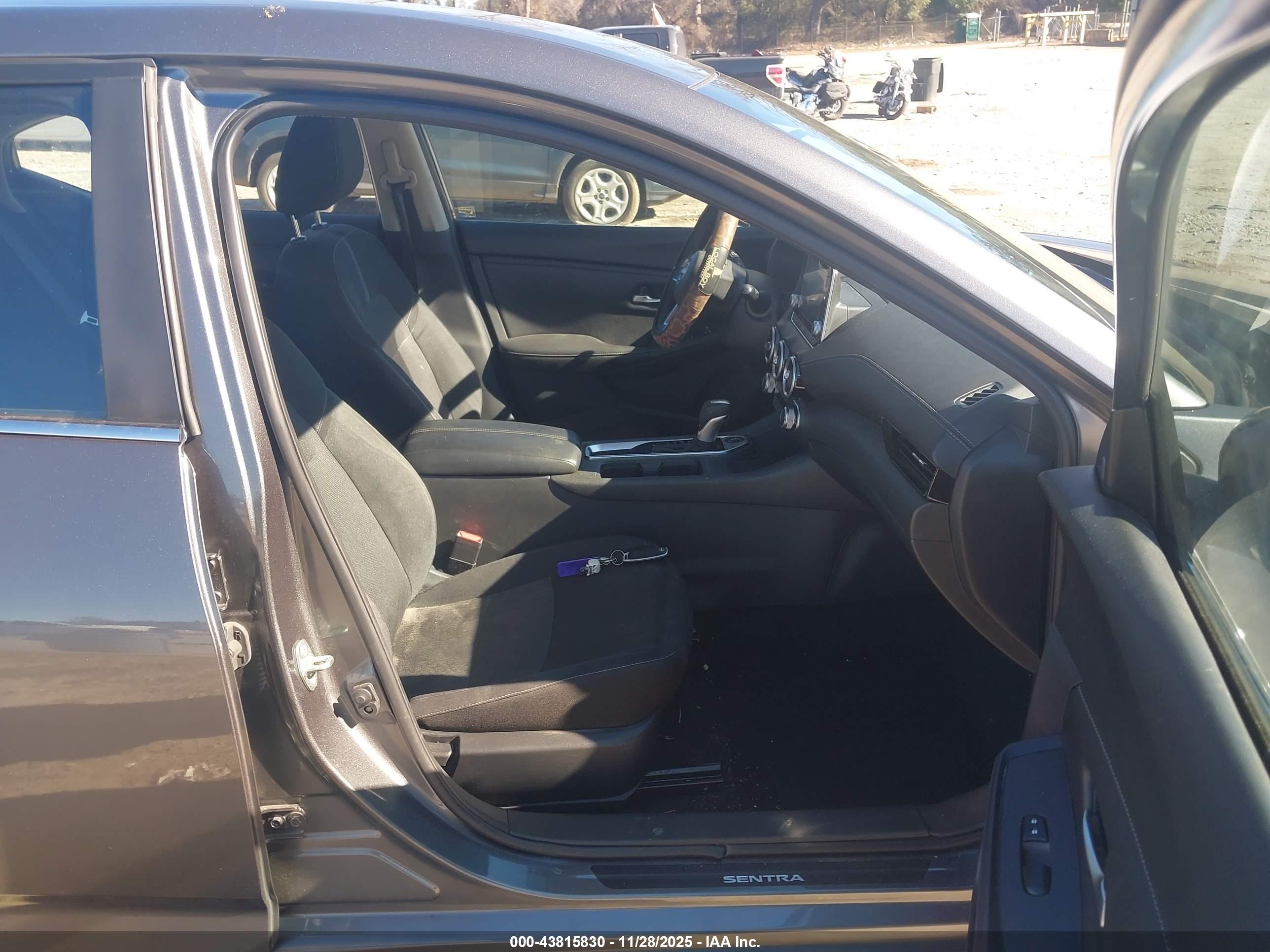 NISSAN SENTRA image 5