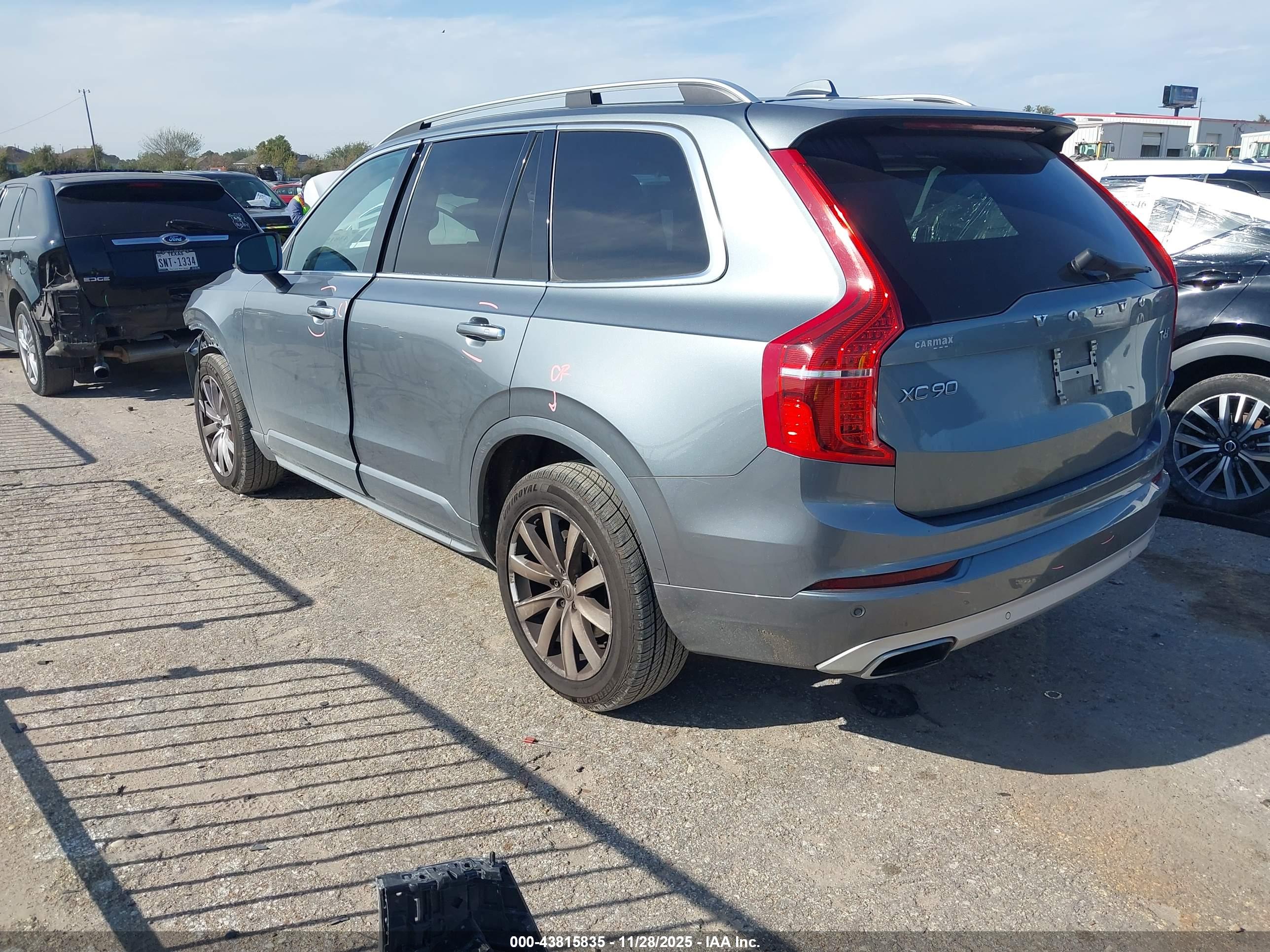 VOLVO XC90 image 3