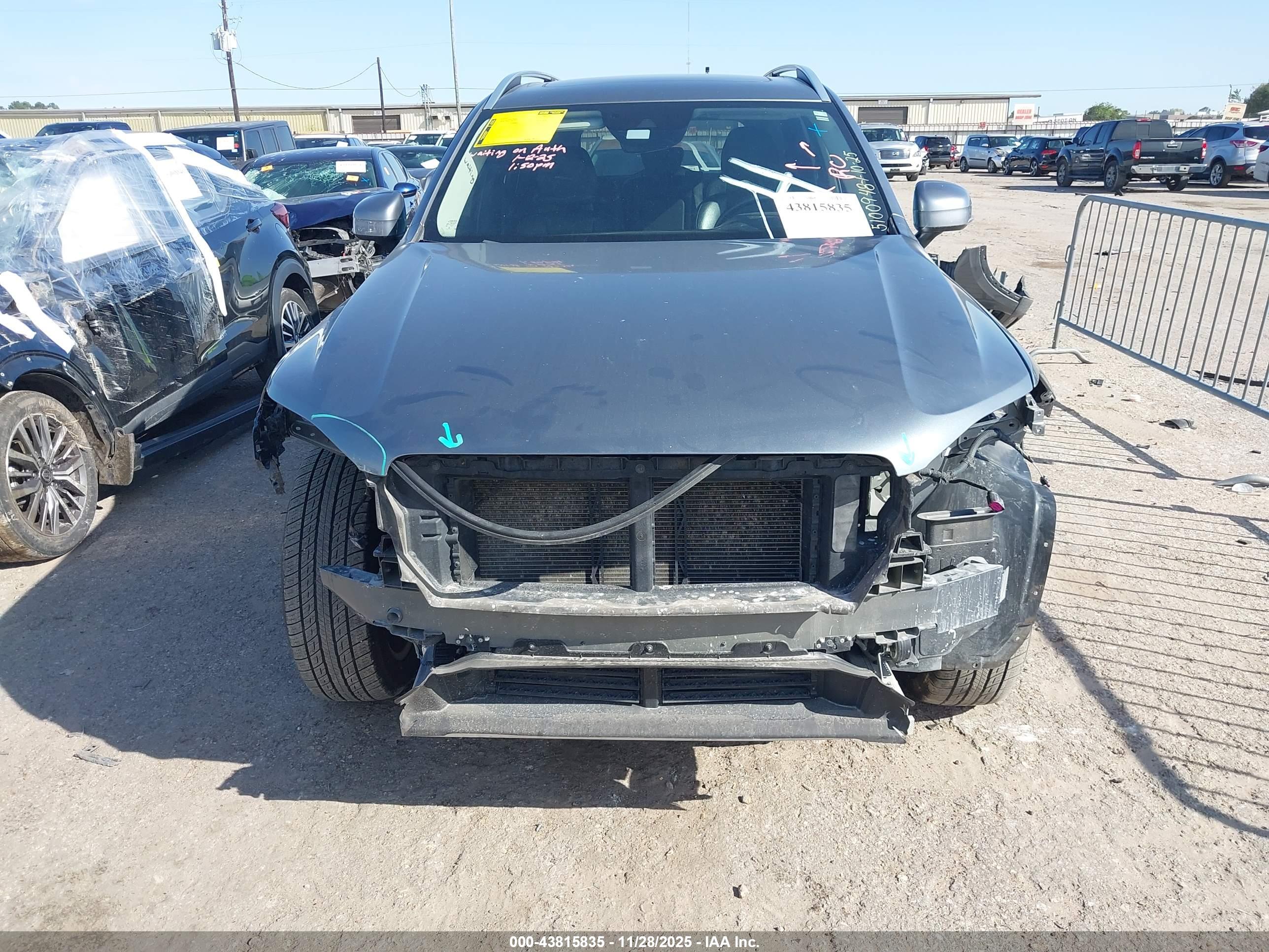 VOLVO XC90 image 6