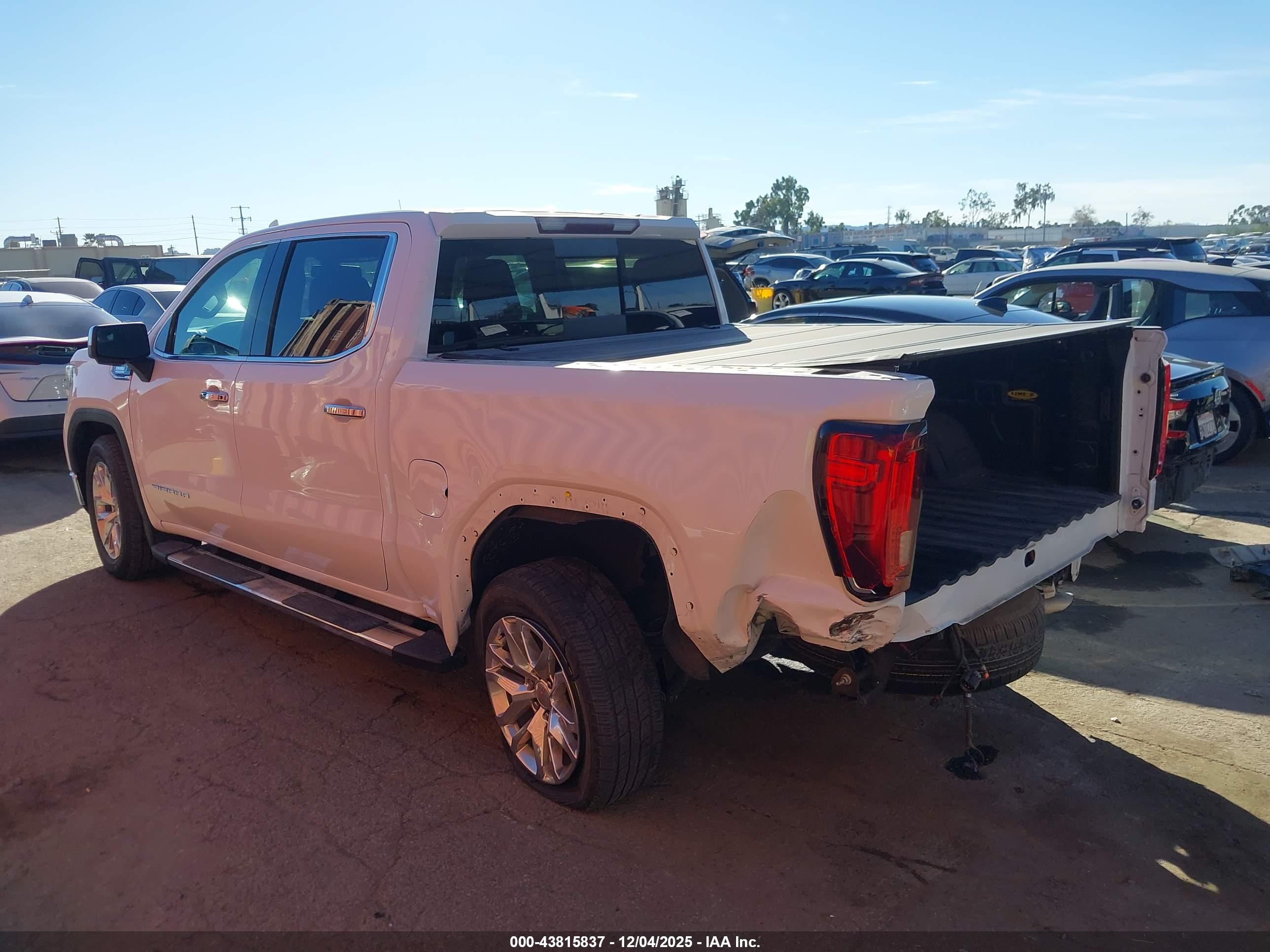 GMC SIERRA image 3