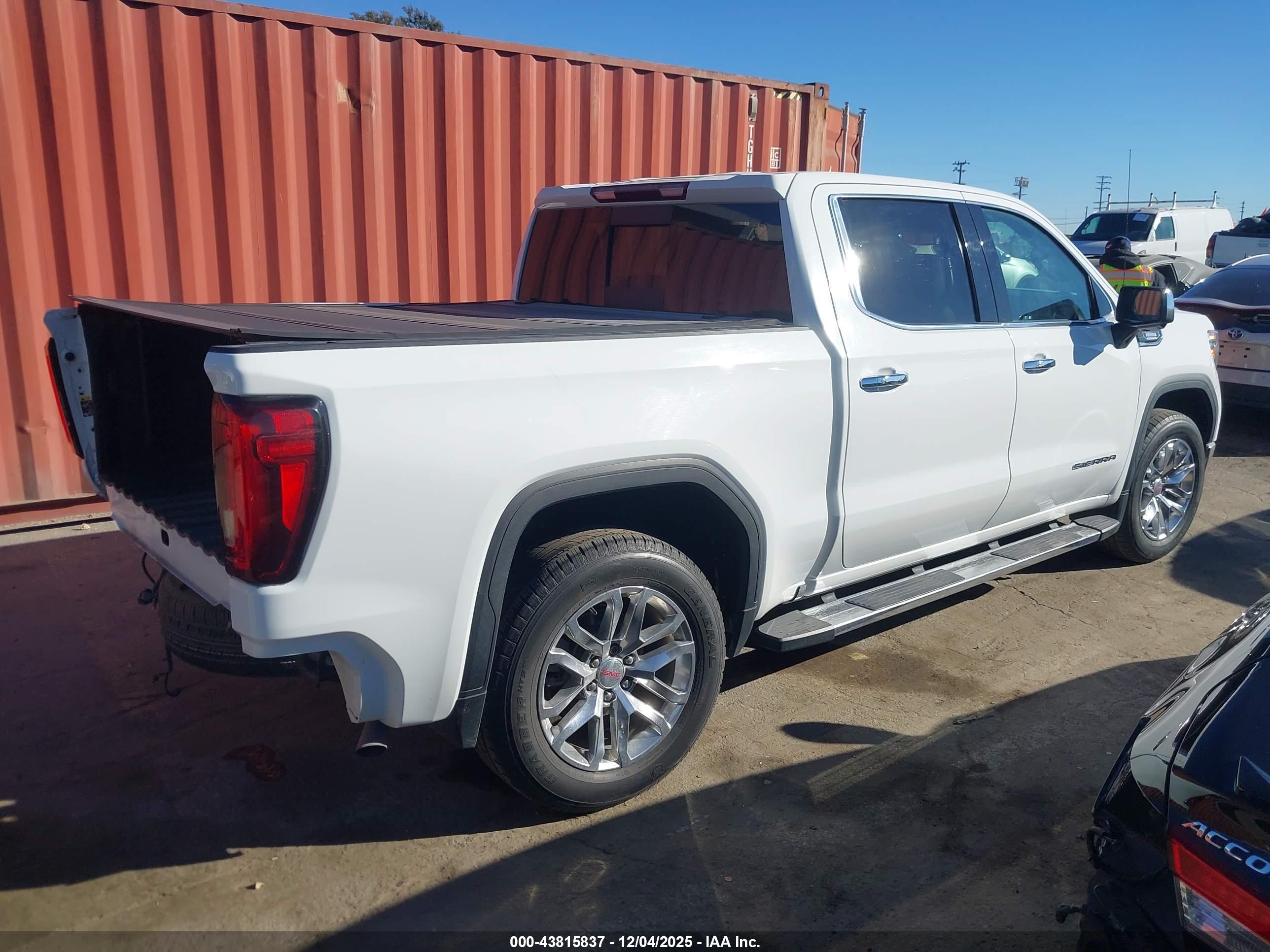 GMC SIERRA image 4