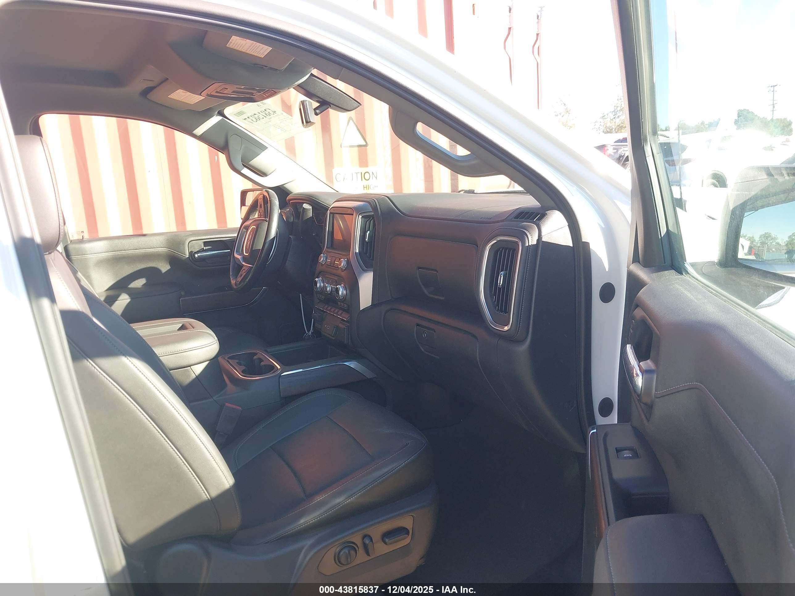 GMC SIERRA image 5