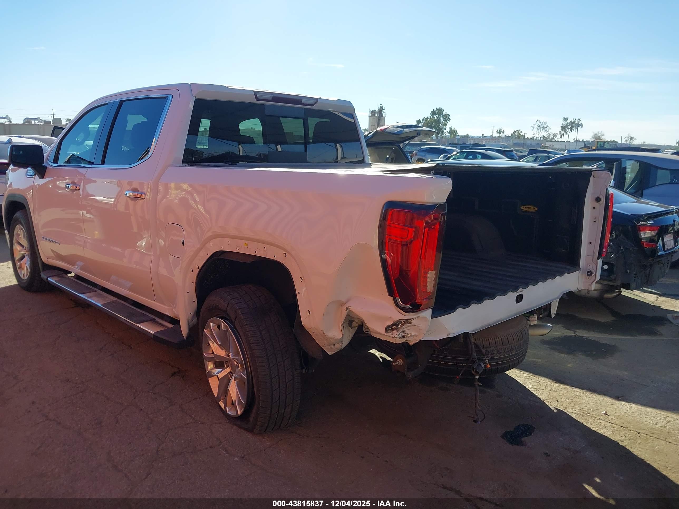 GMC SIERRA image 6