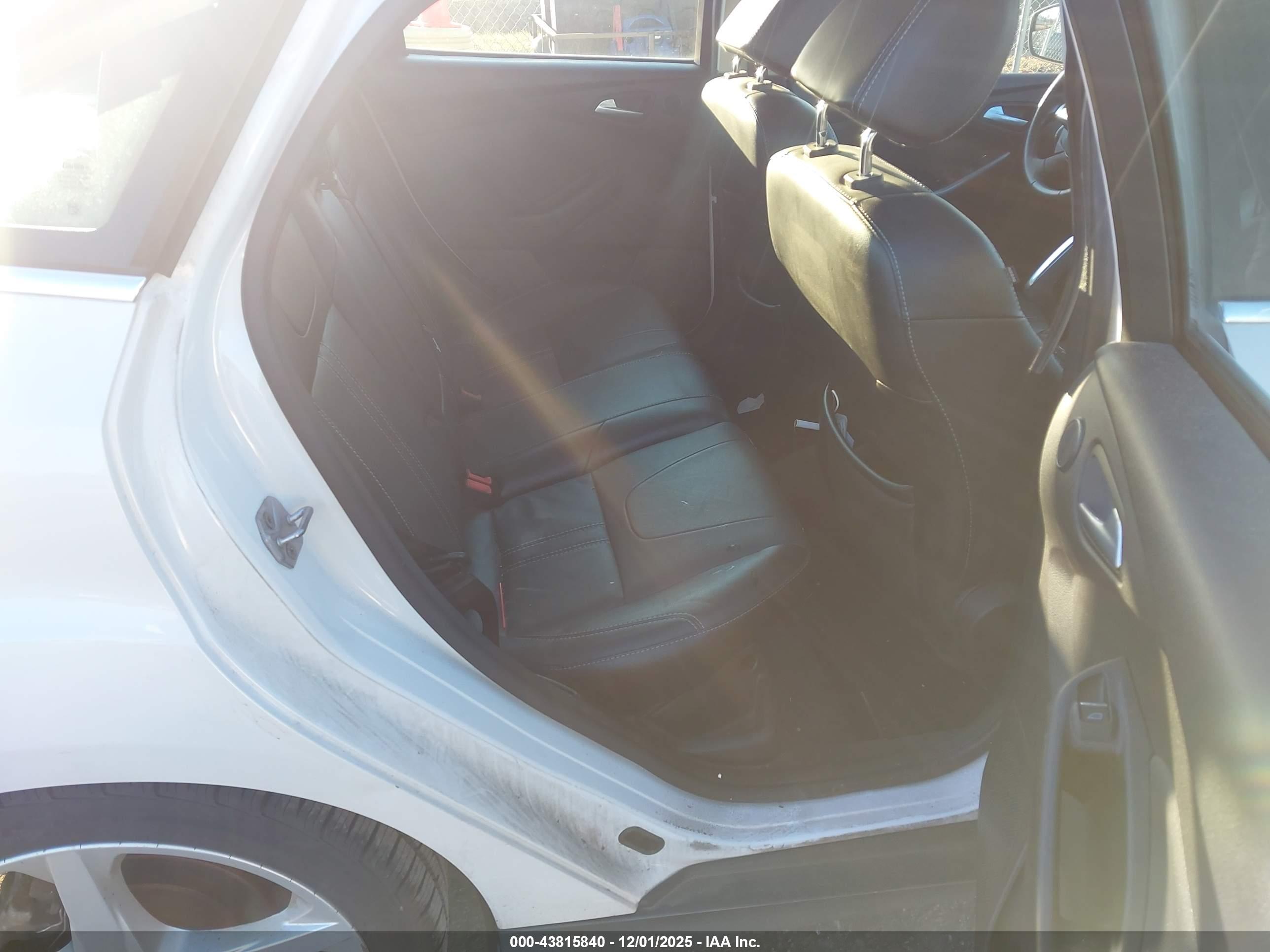 FORD FOCUS image 8