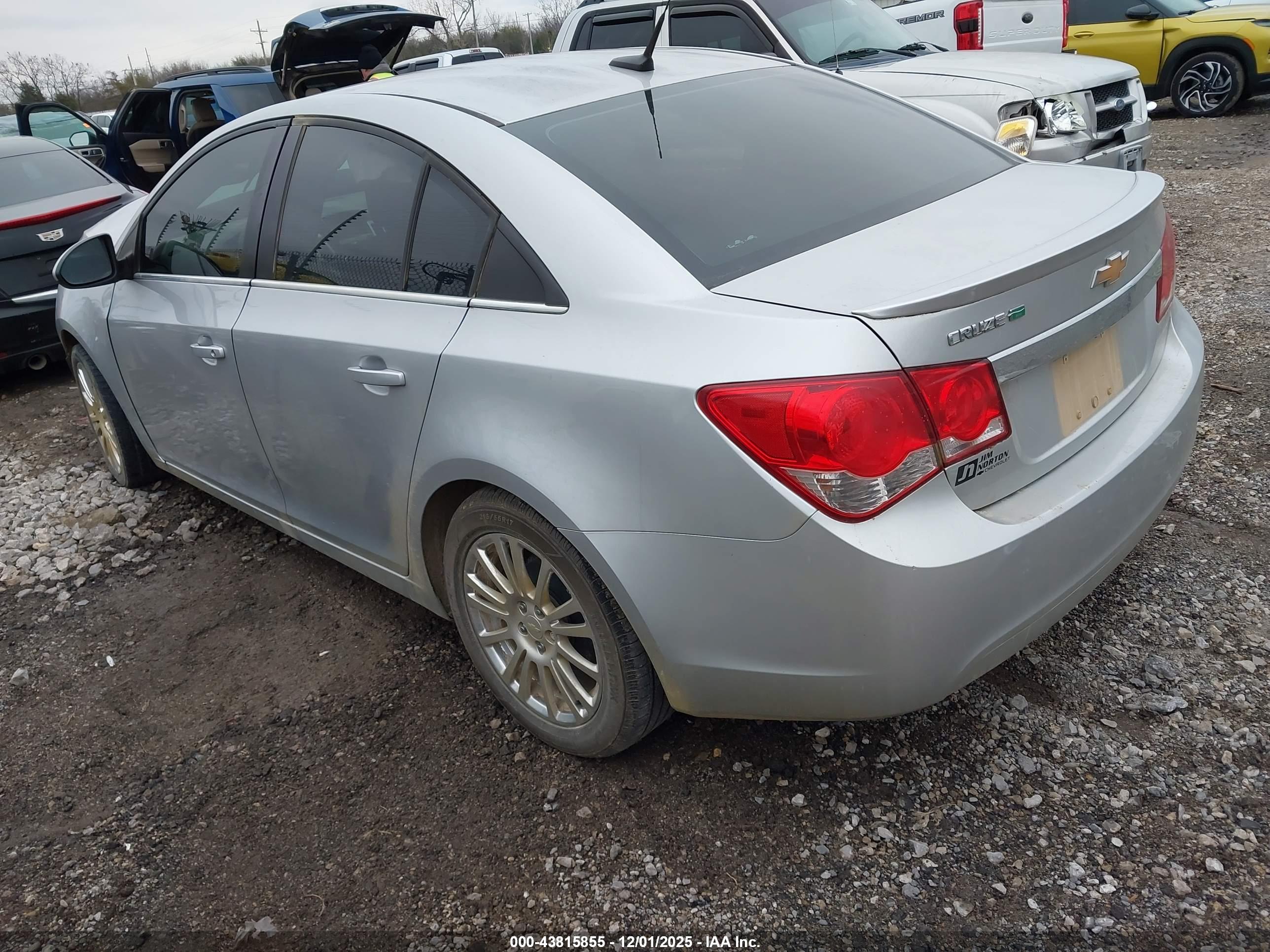 CHEVROLET CRUZE image 3