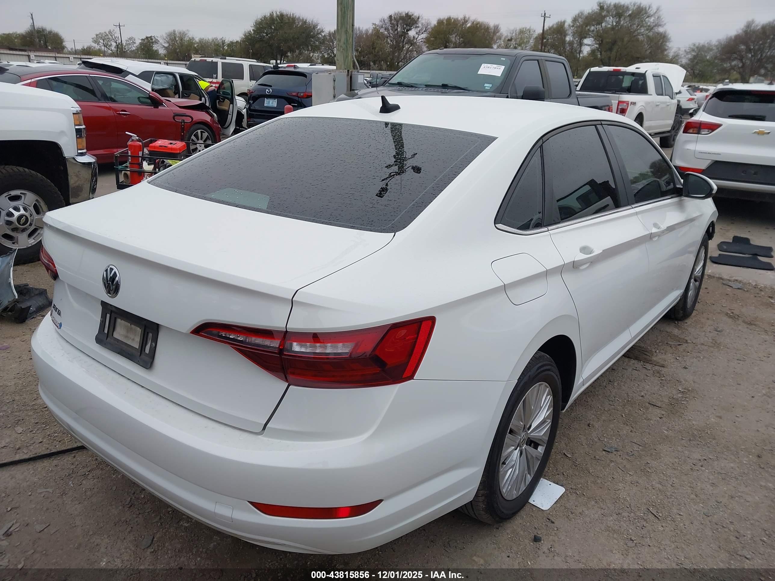 VOLKSWAGEN JETTA image 4