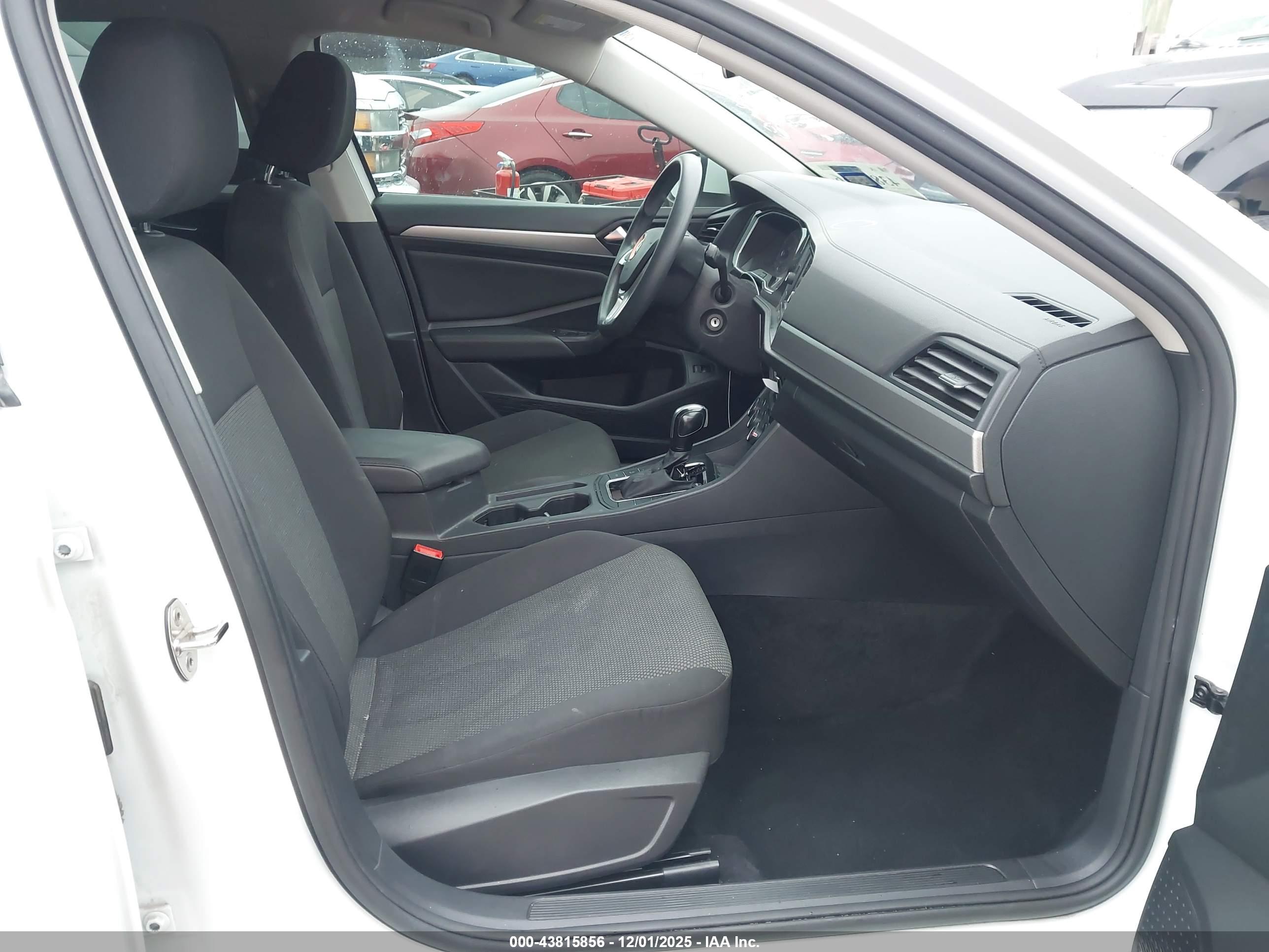 VOLKSWAGEN JETTA image 5