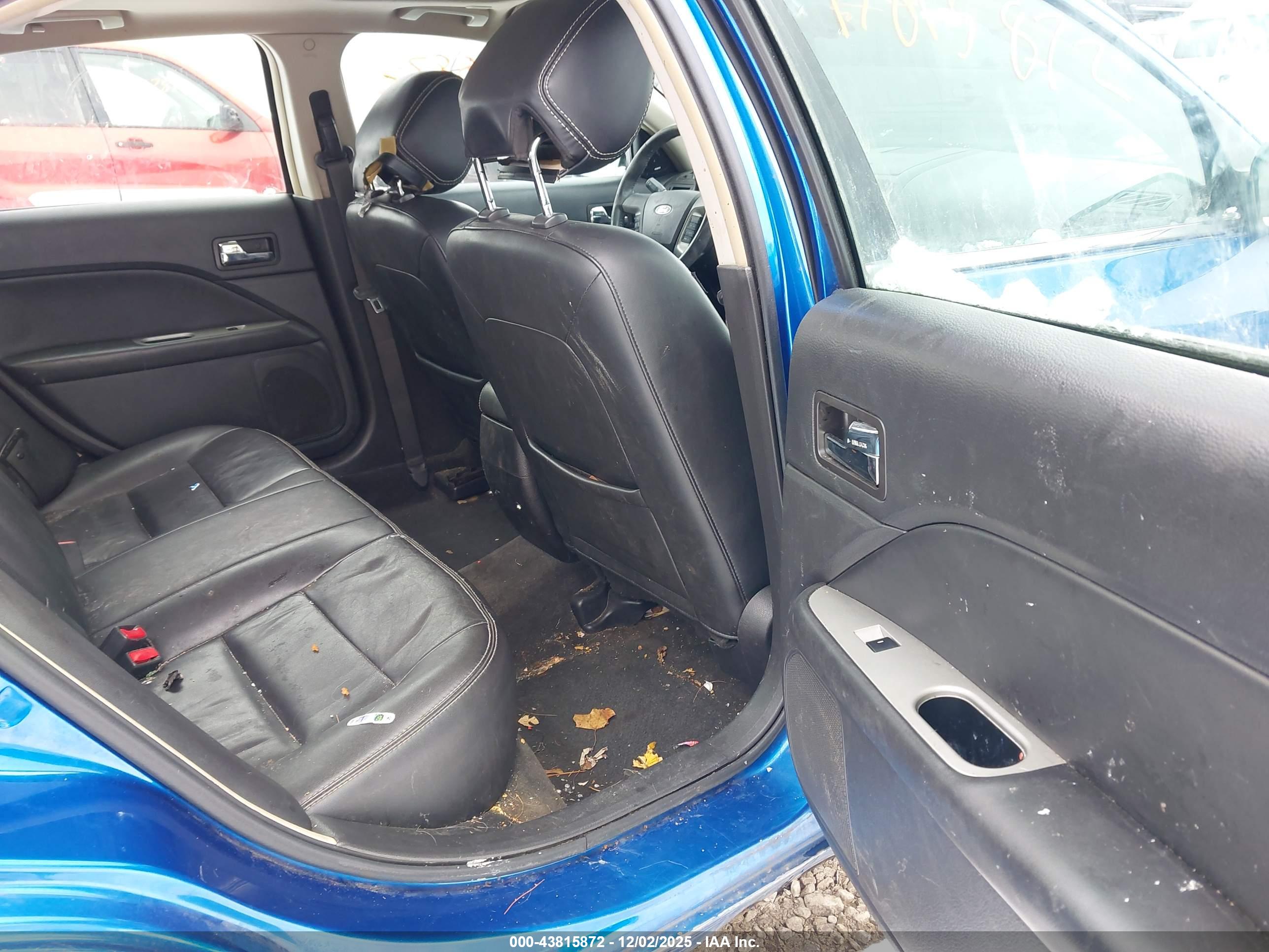 FORD FUSION image 8