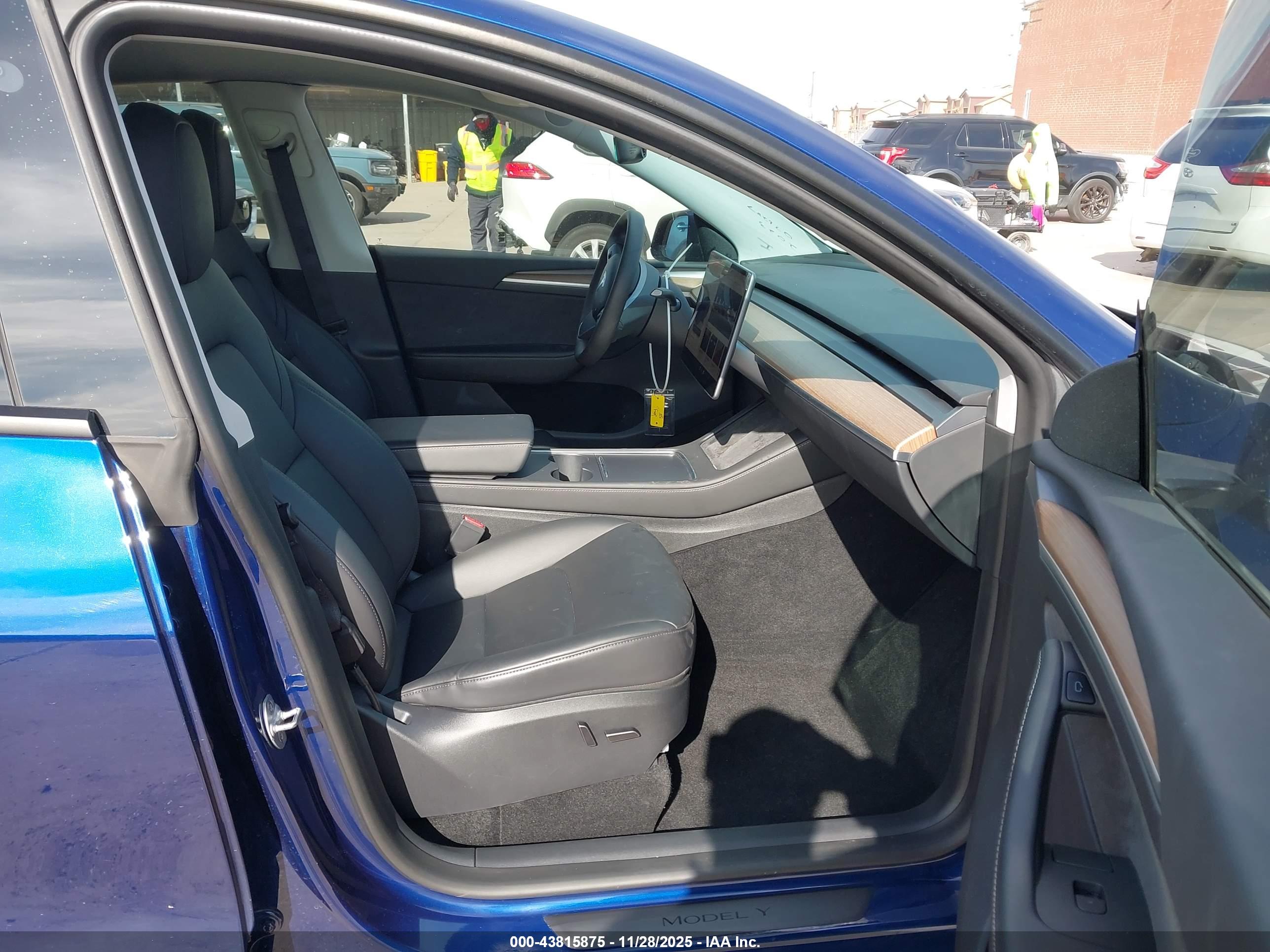 TESLA MODEL image 5