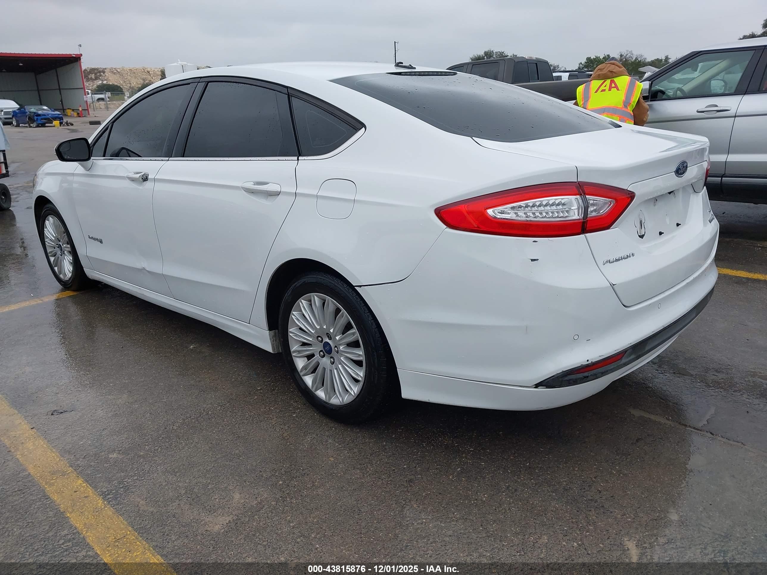 FORD FUSION image 3
