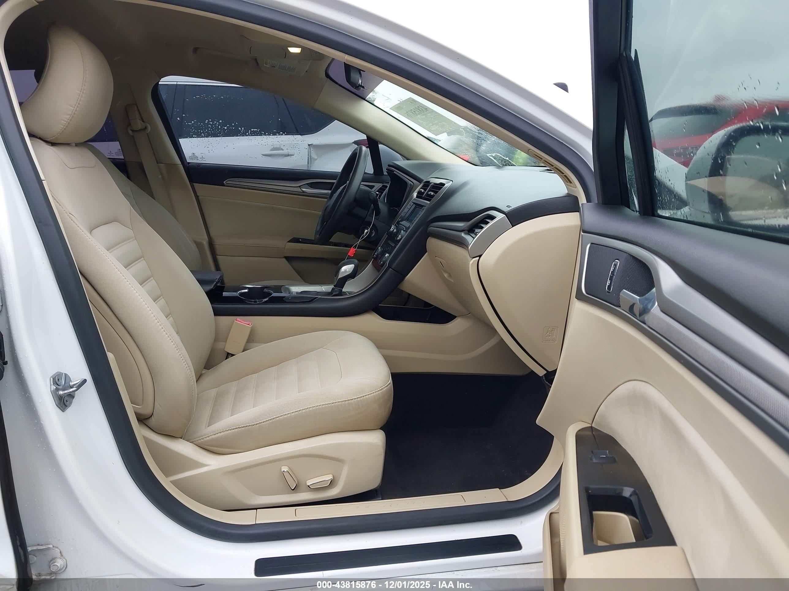 FORD FUSION image 5