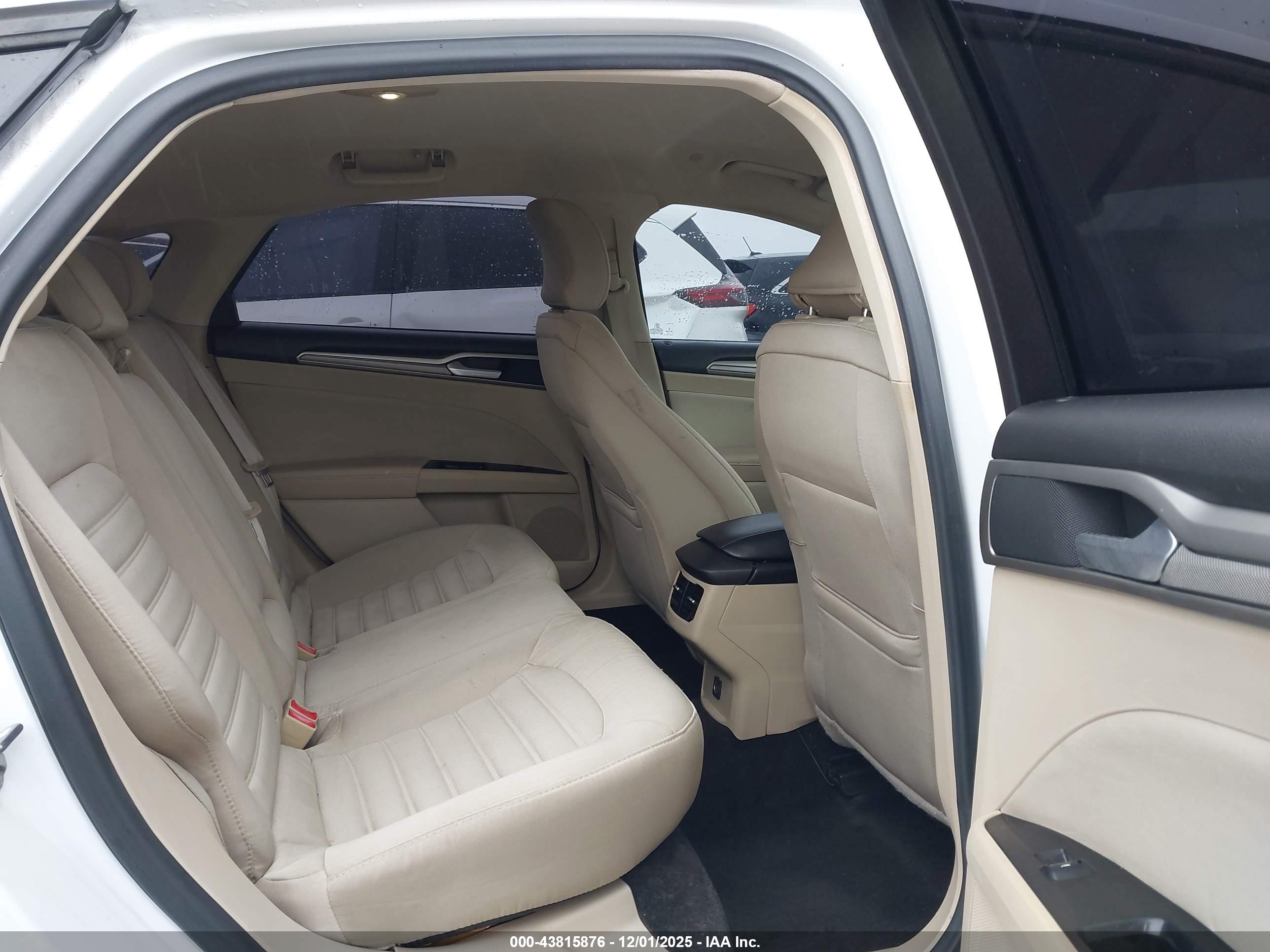 FORD FUSION image 8