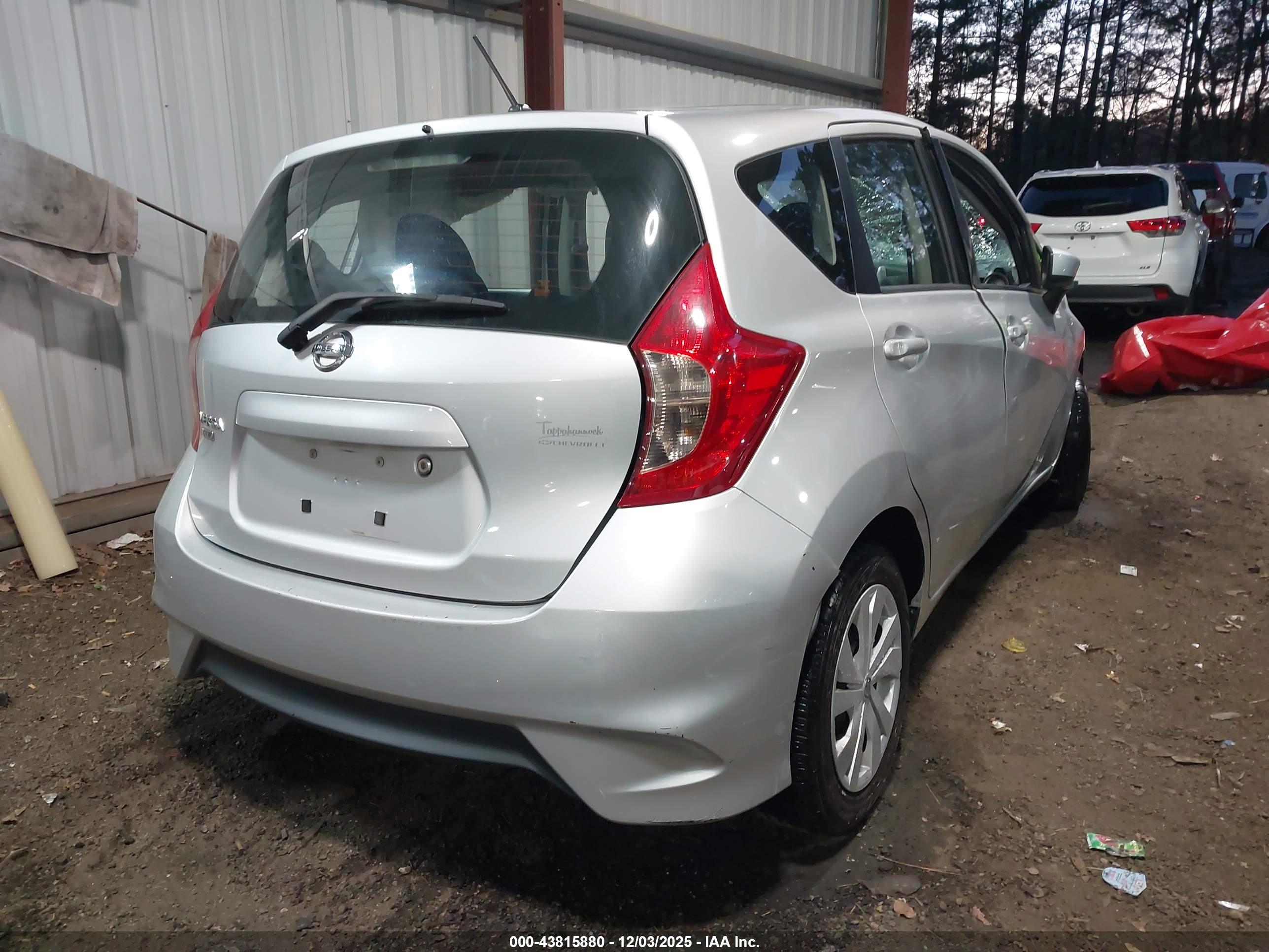 NISSAN VERSA image 4