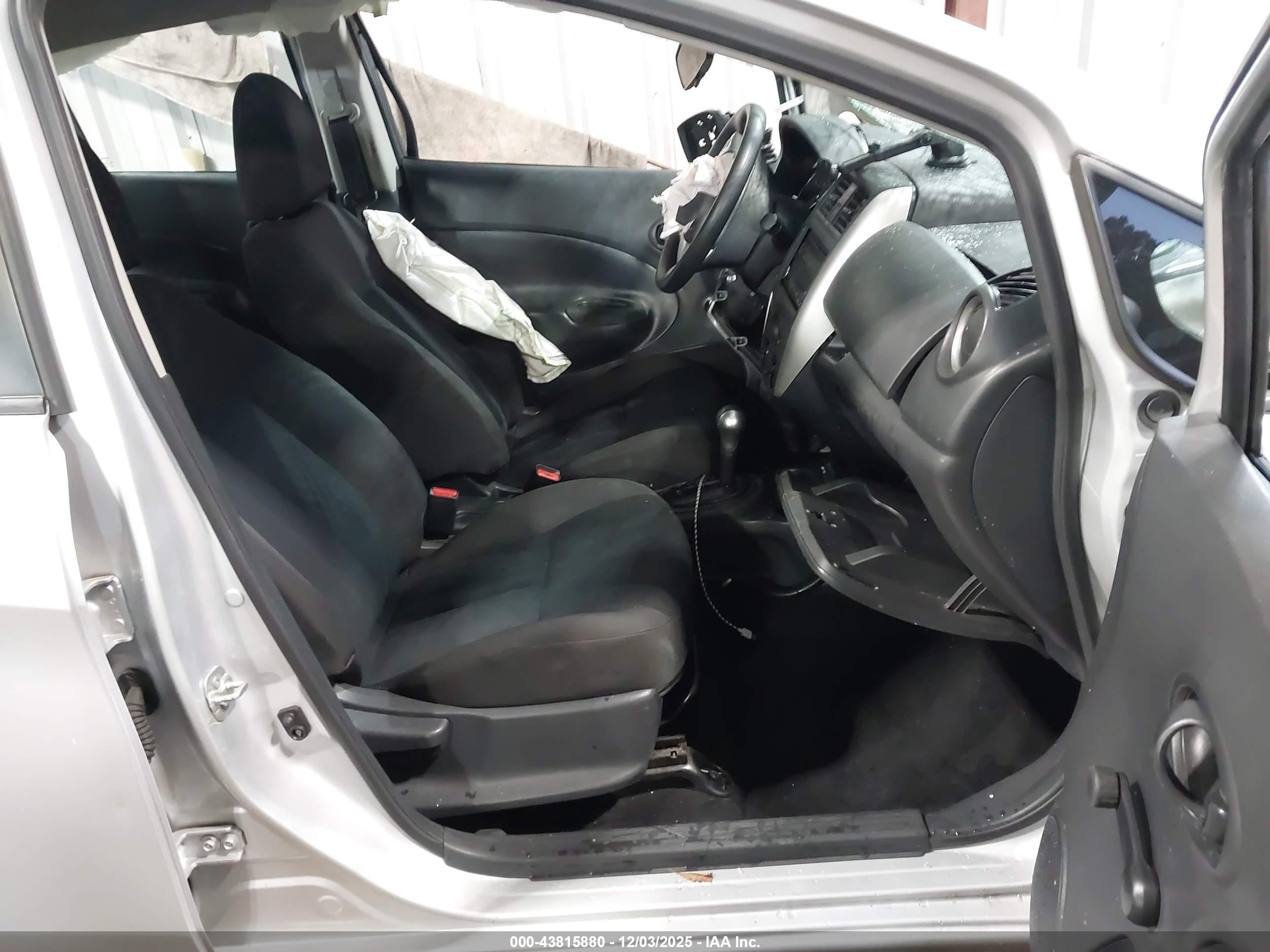 NISSAN VERSA image 5
