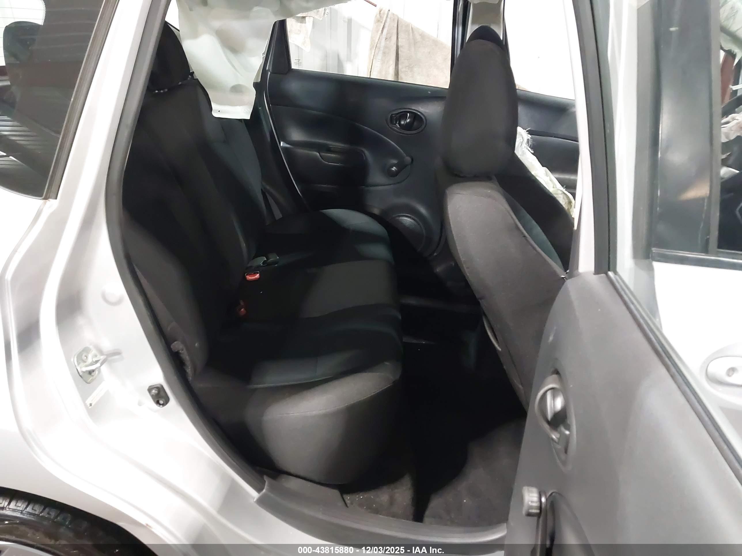 NISSAN VERSA image 8