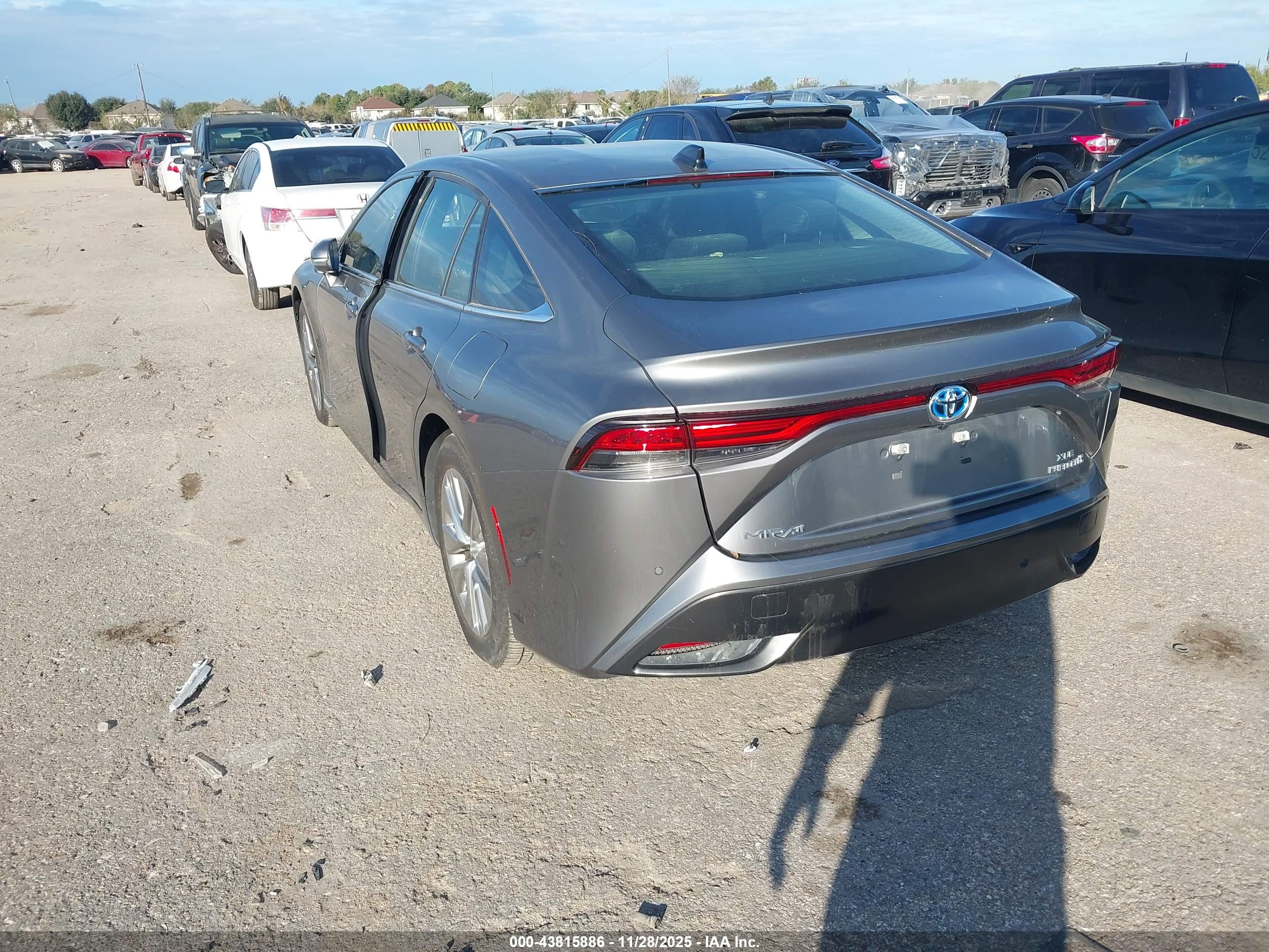 TOYOTA MIRAI image 3