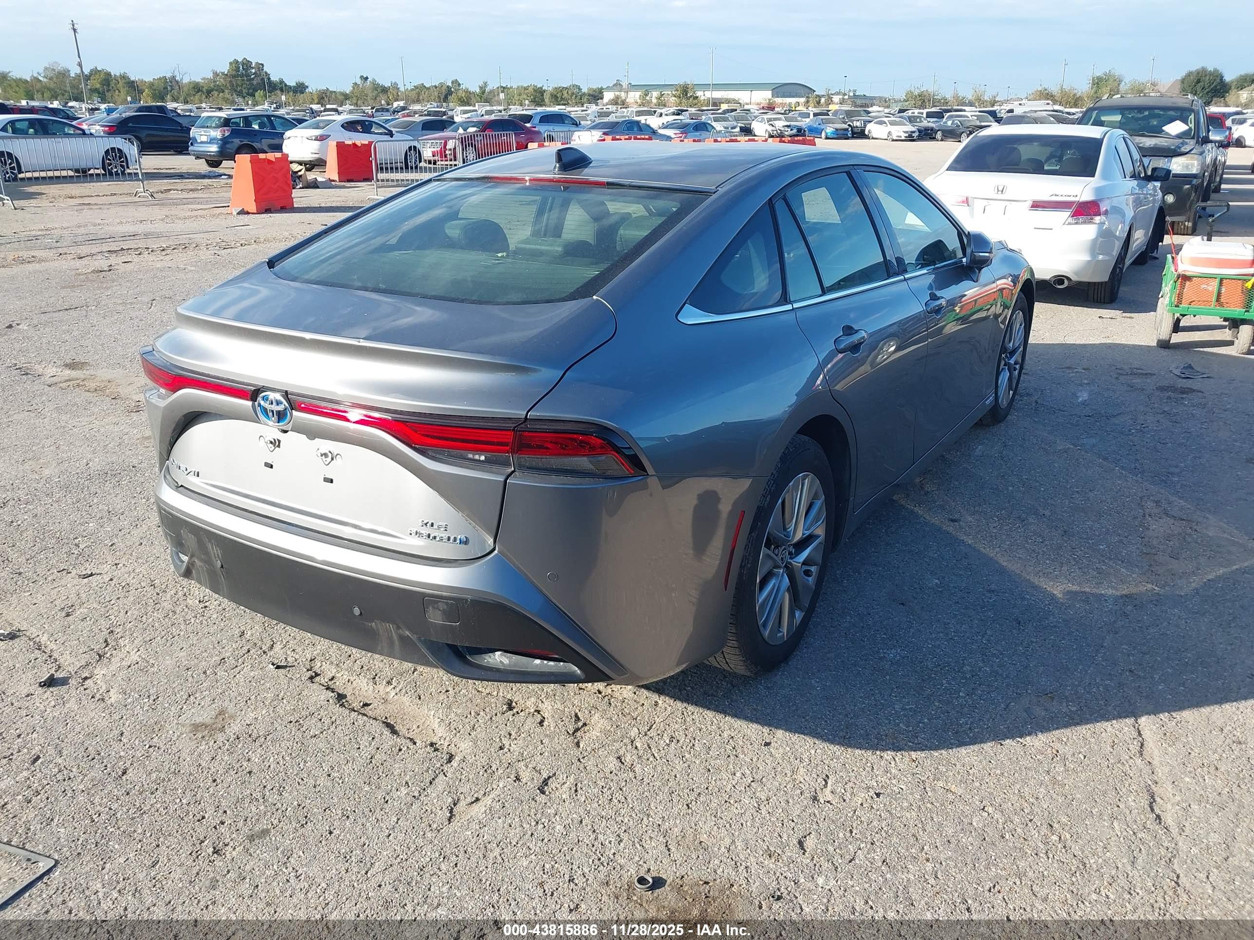 TOYOTA MIRAI image 4