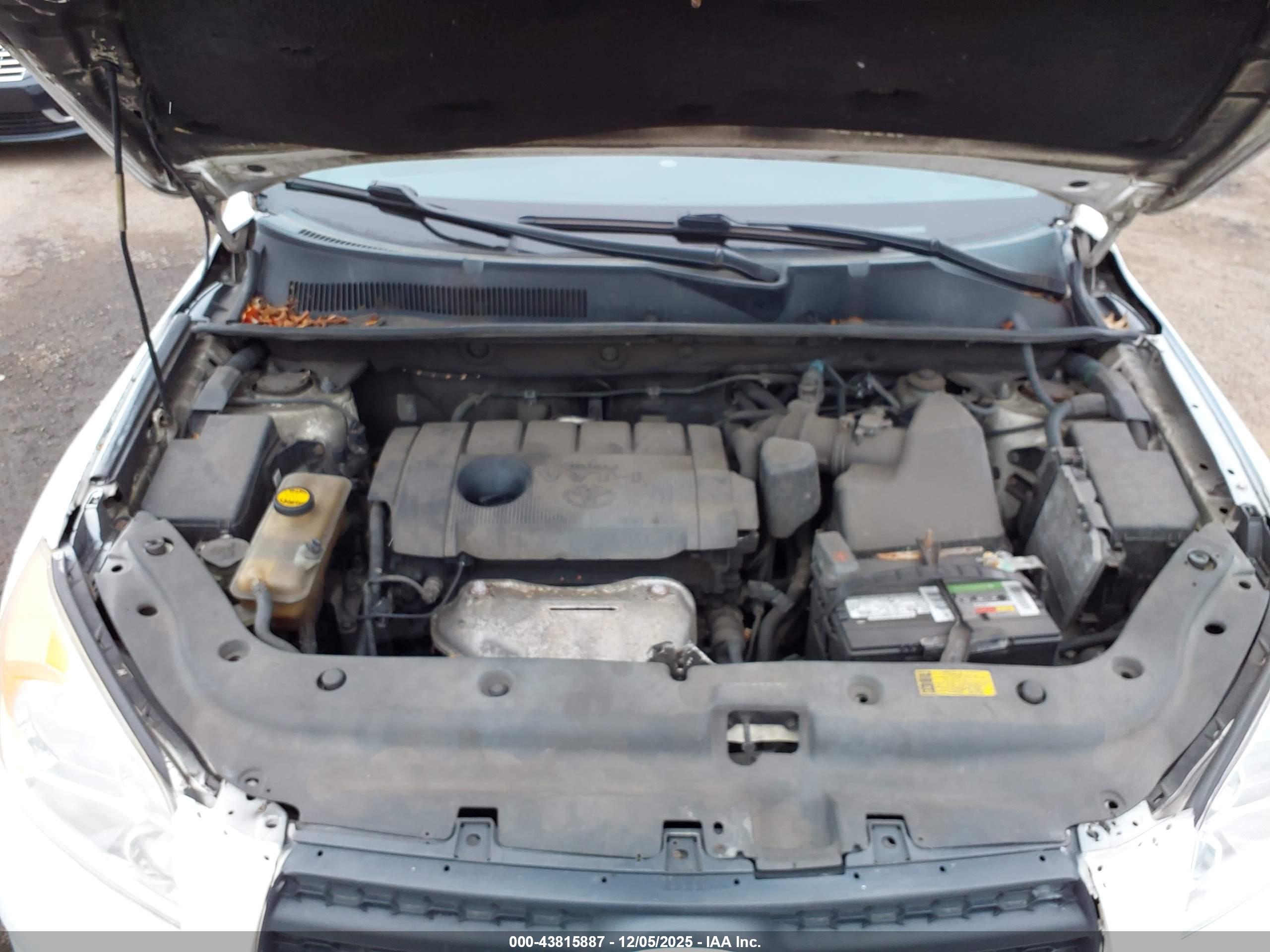 TOYOTA RAV4 image 10
