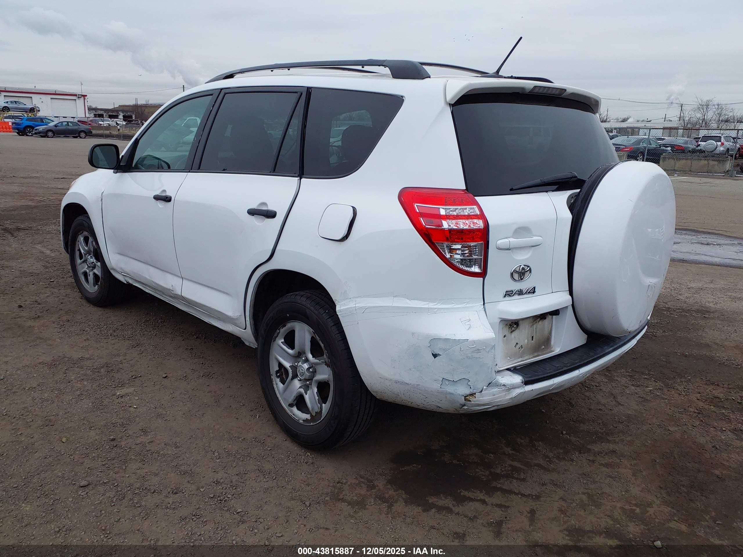 TOYOTA RAV4 image 3