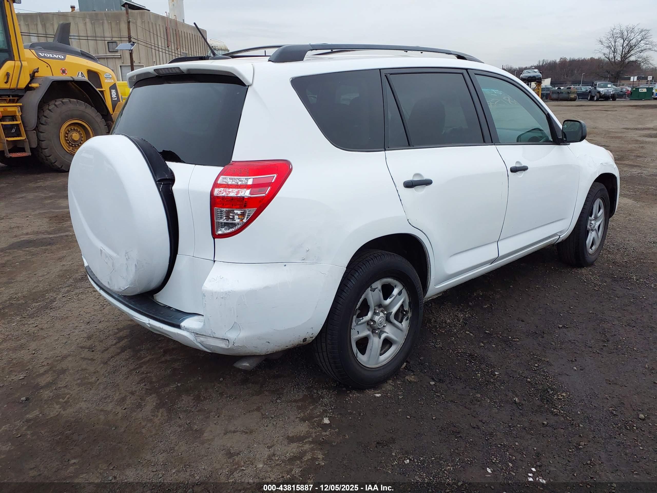 TOYOTA RAV4 image 4