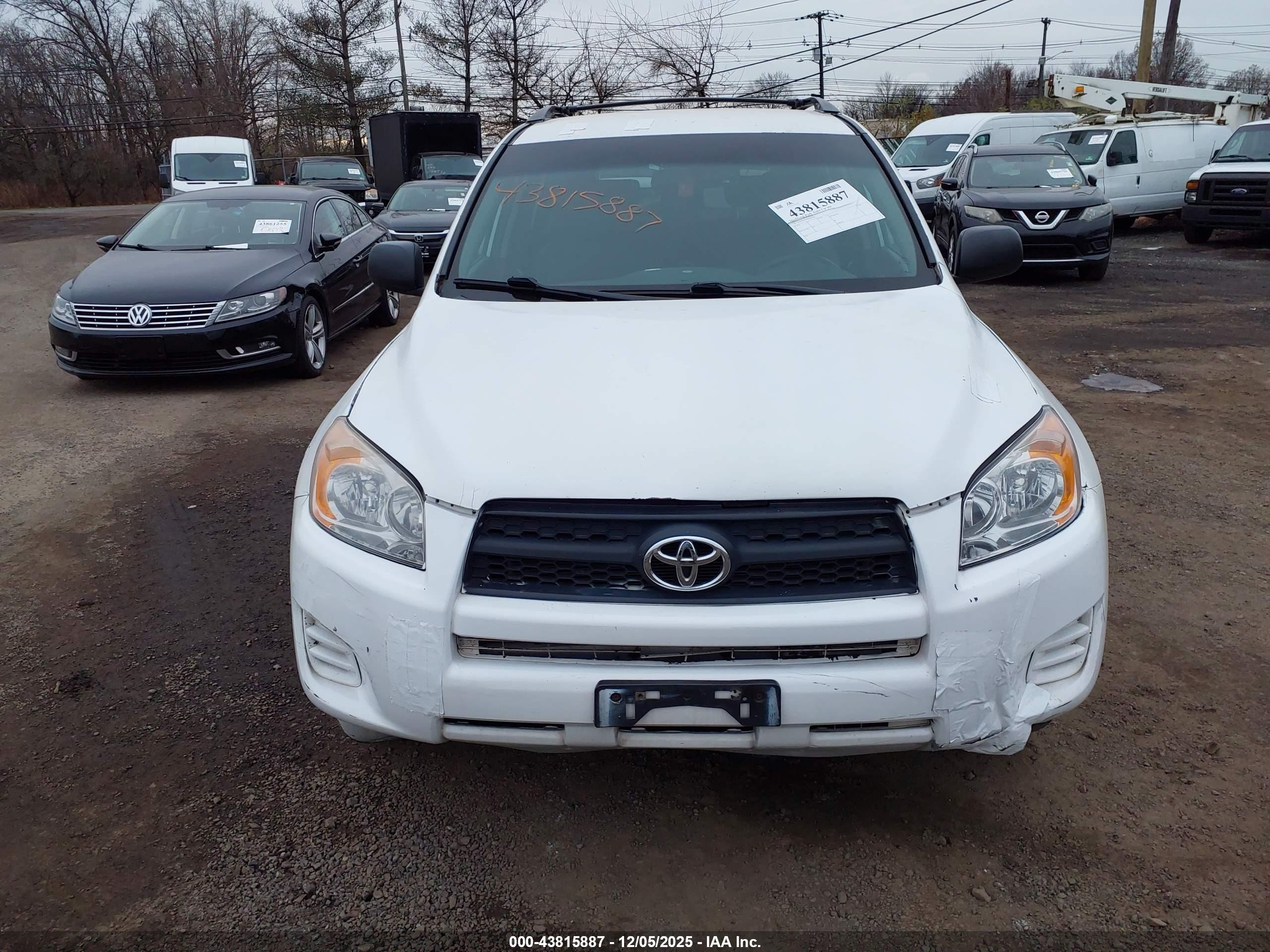 TOYOTA RAV4 image 6