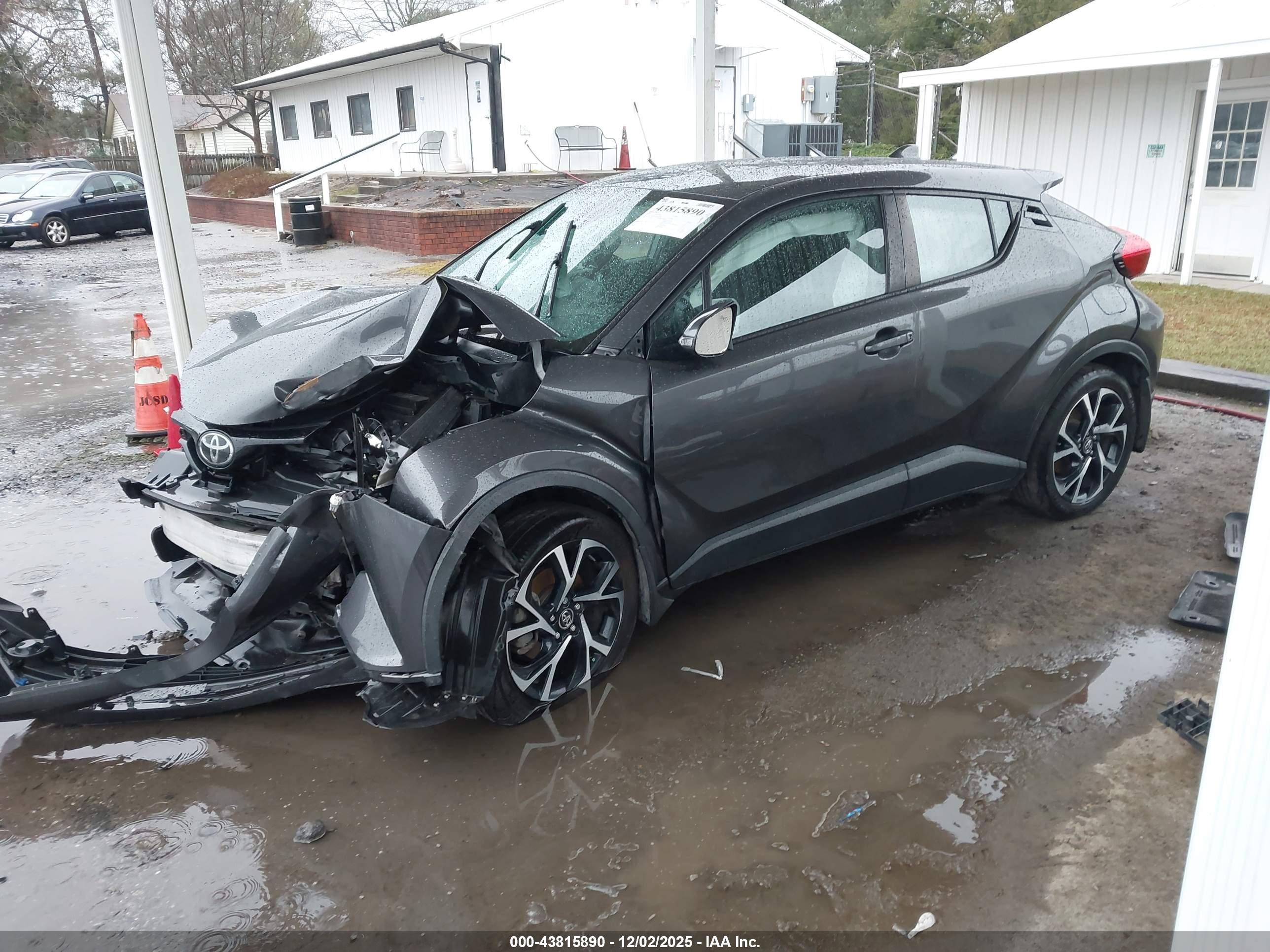TOYOTA C-HR image 2