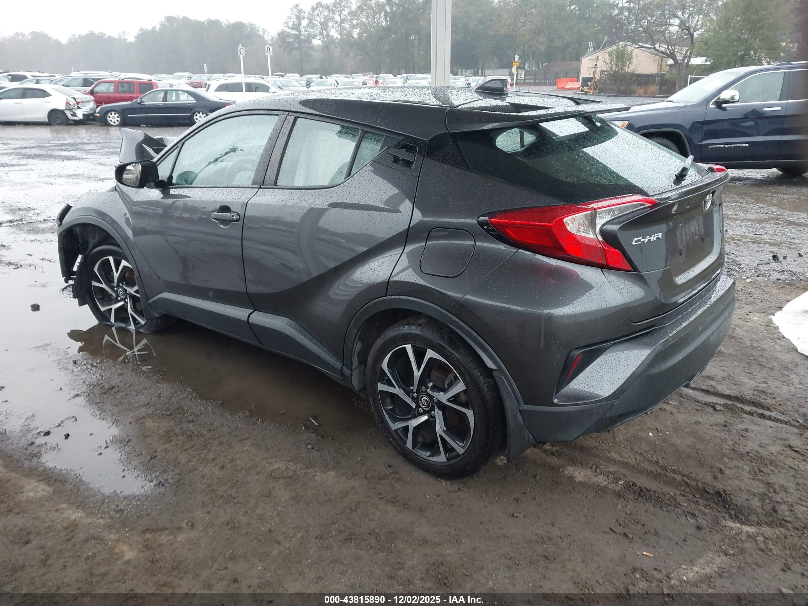 TOYOTA C-HR image 3