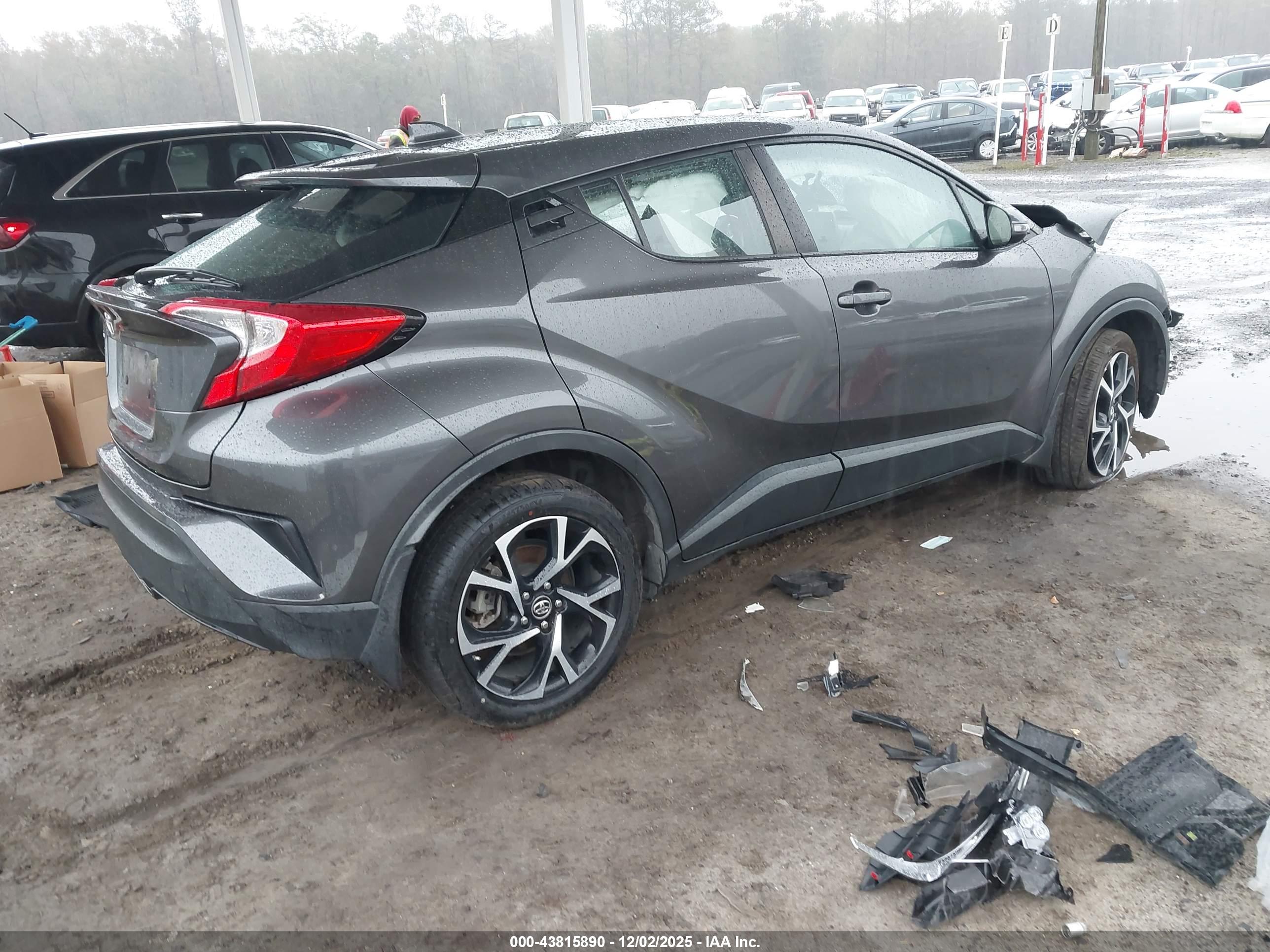 TOYOTA C-HR image 4