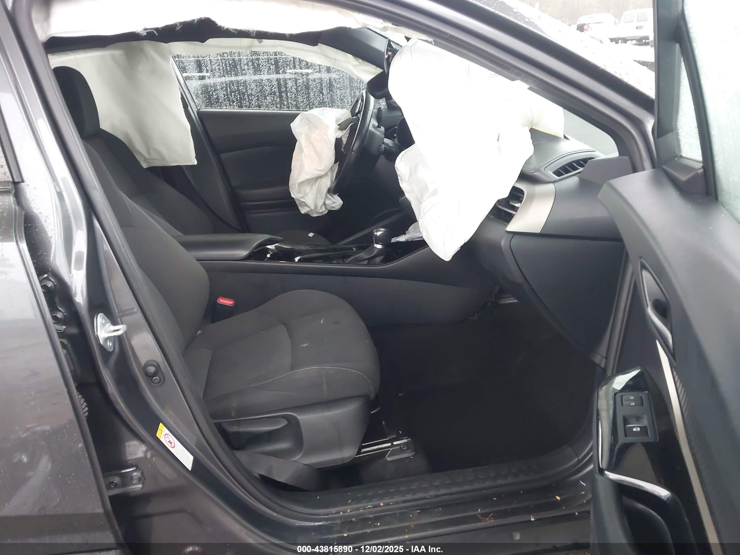 TOYOTA C-HR image 5