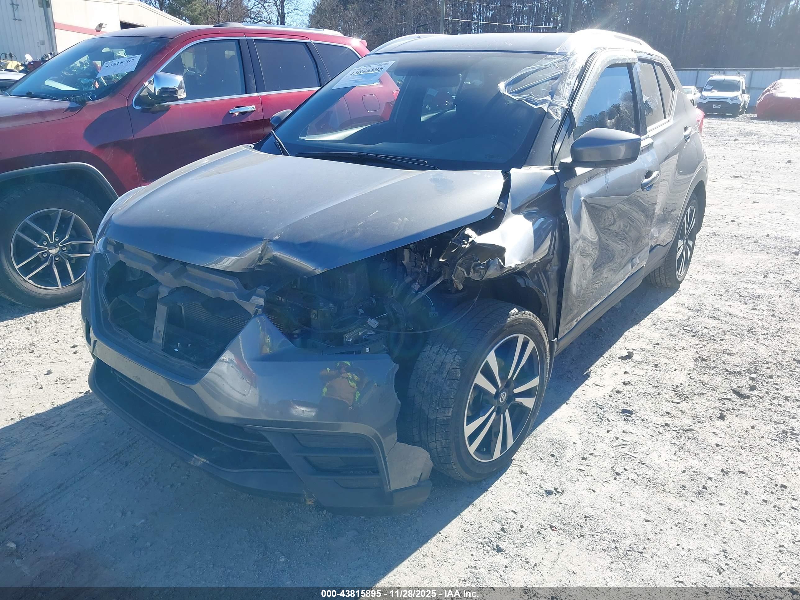 NISSAN KICKS image 2