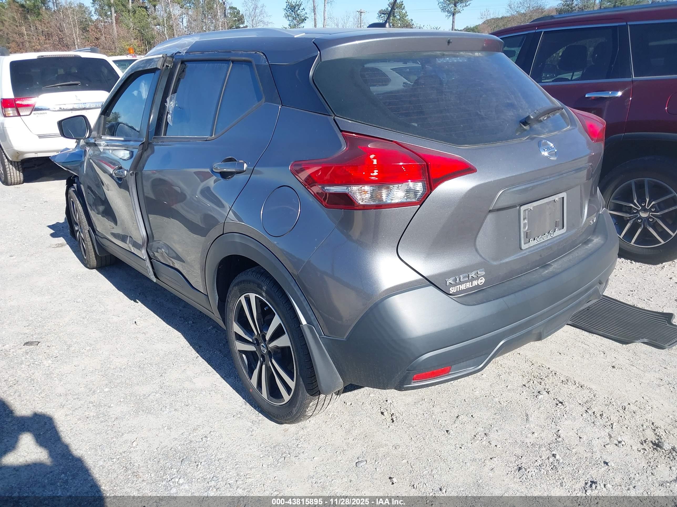 NISSAN KICKS image 3
