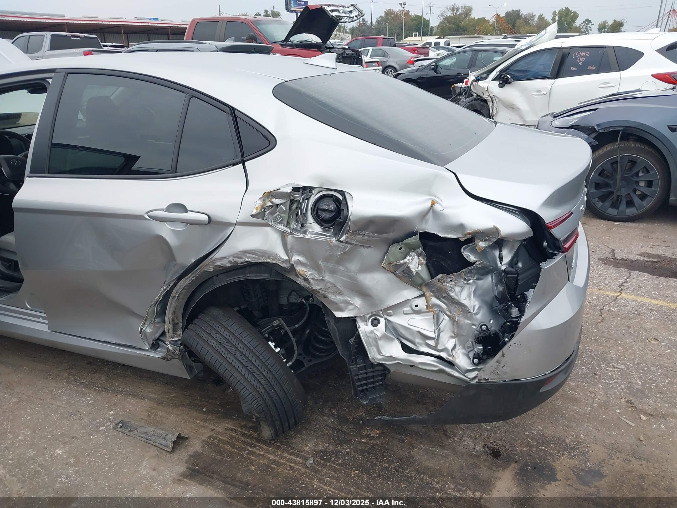 TOYOTA CAMRY image 6