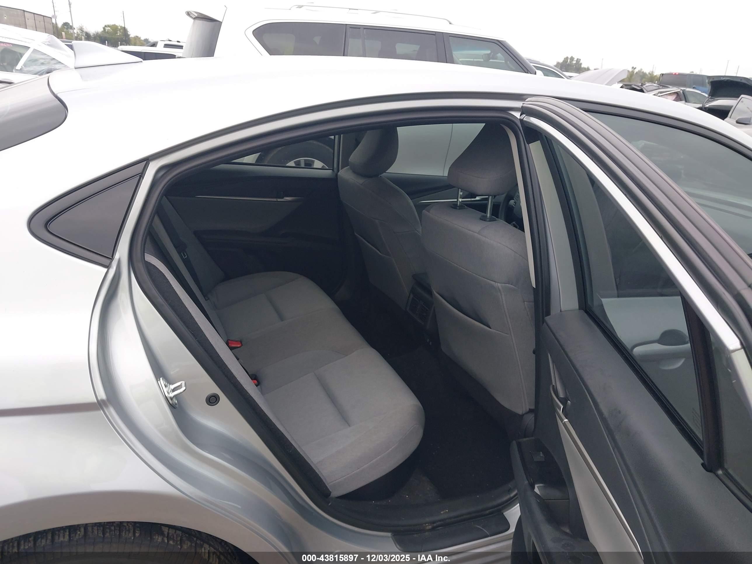 TOYOTA CAMRY image 8