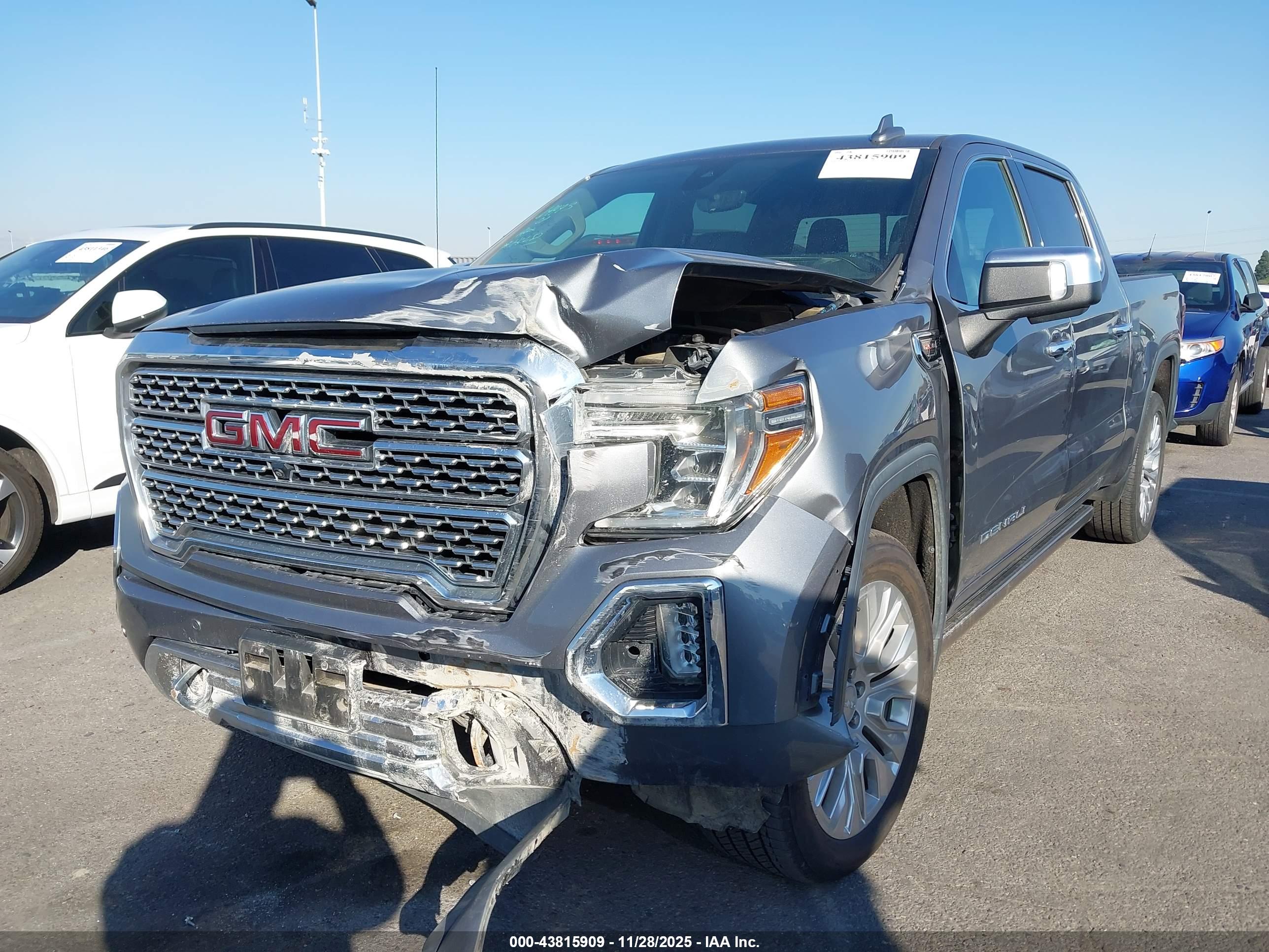 GMC SIERRA image 2