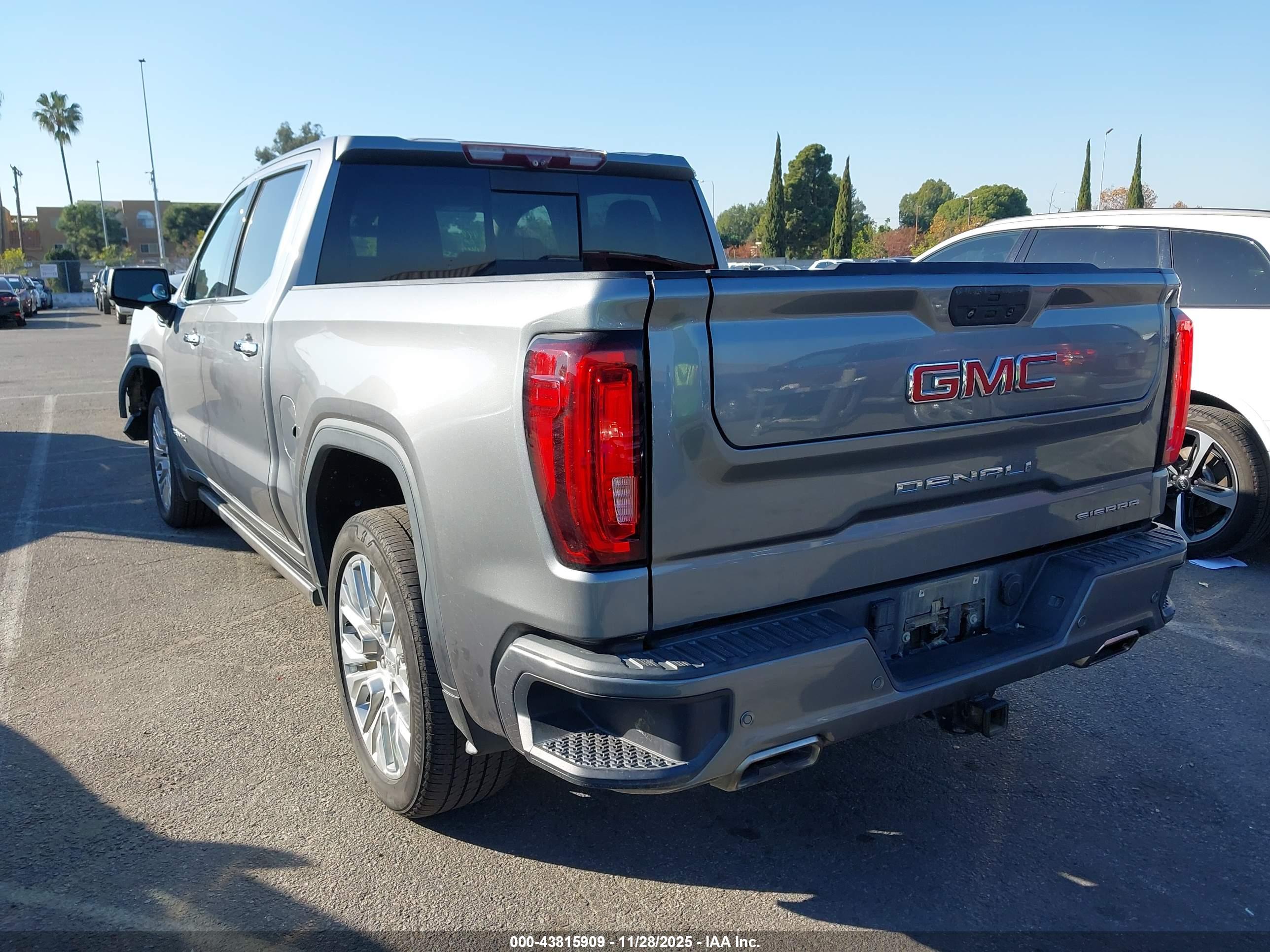 GMC SIERRA image 3