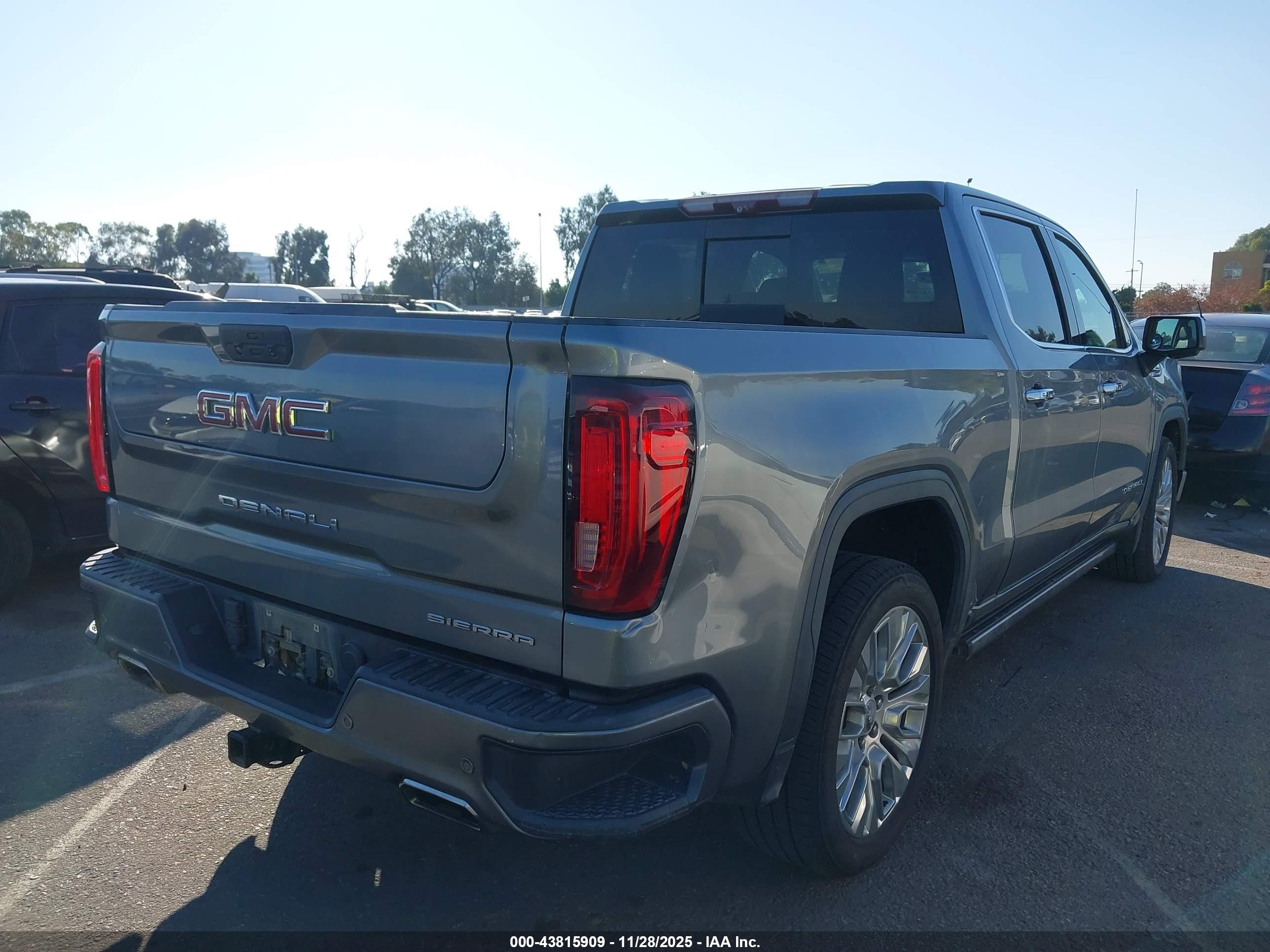 GMC SIERRA image 4