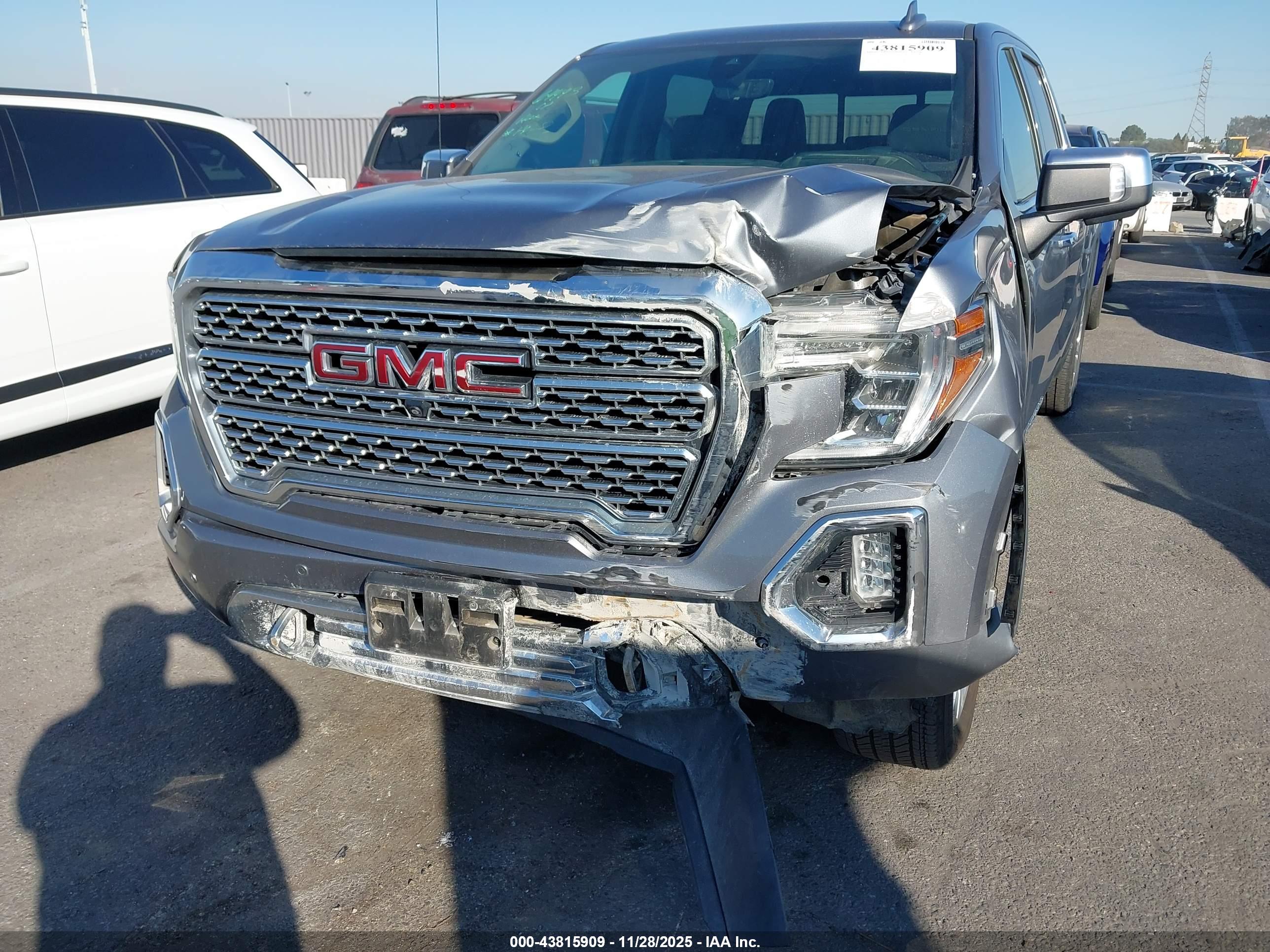 GMC SIERRA image 6