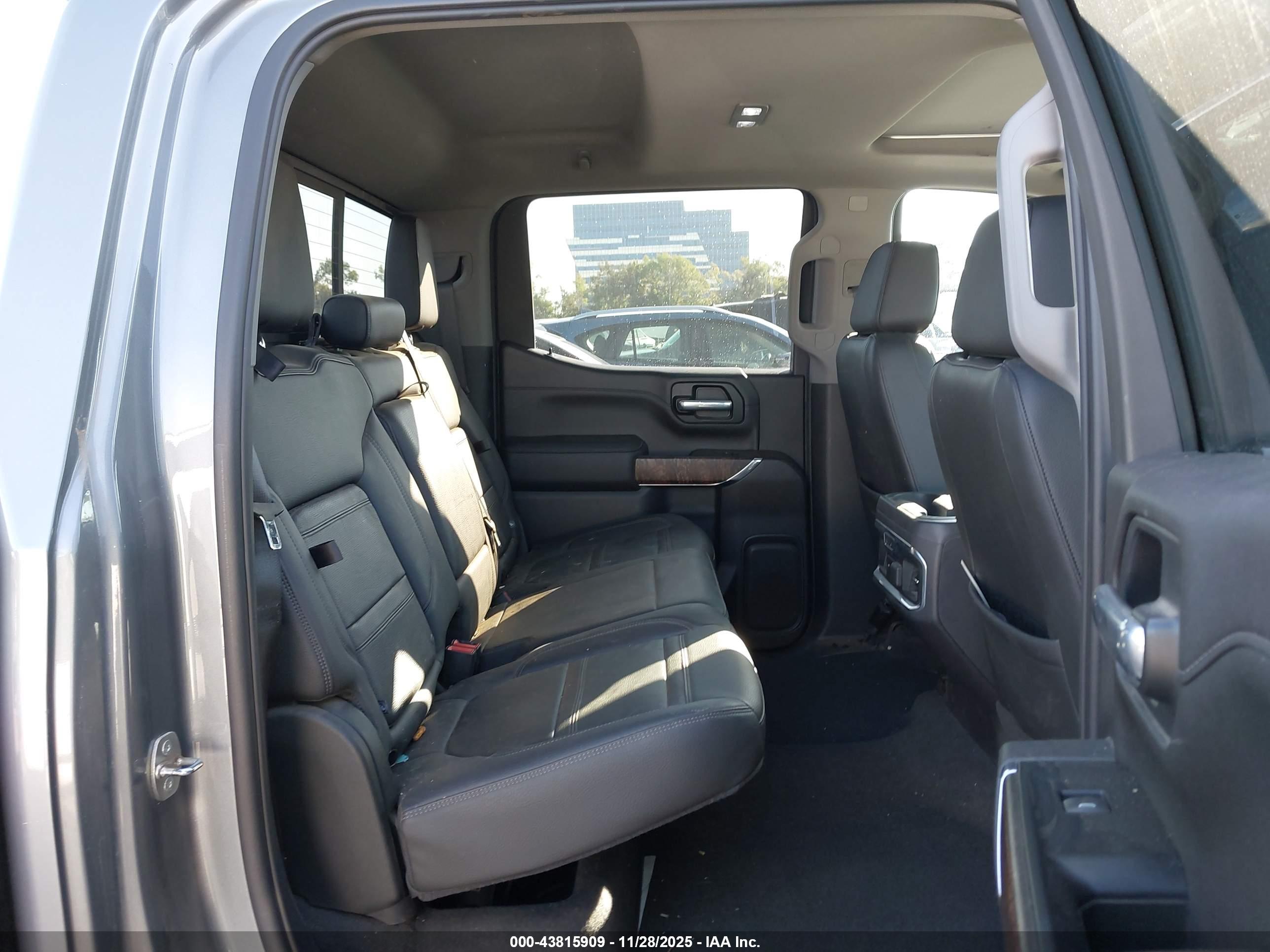 GMC SIERRA image 8