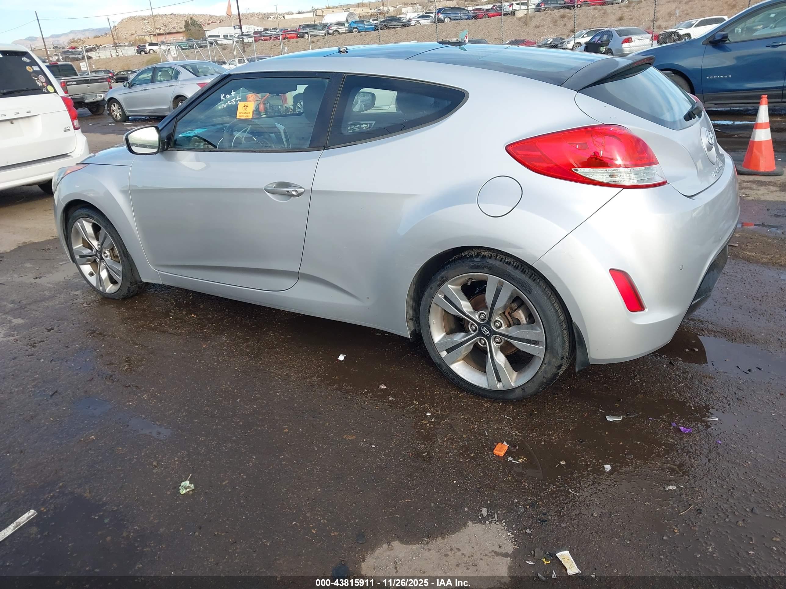 HYUNDAI VELOSTER image 3