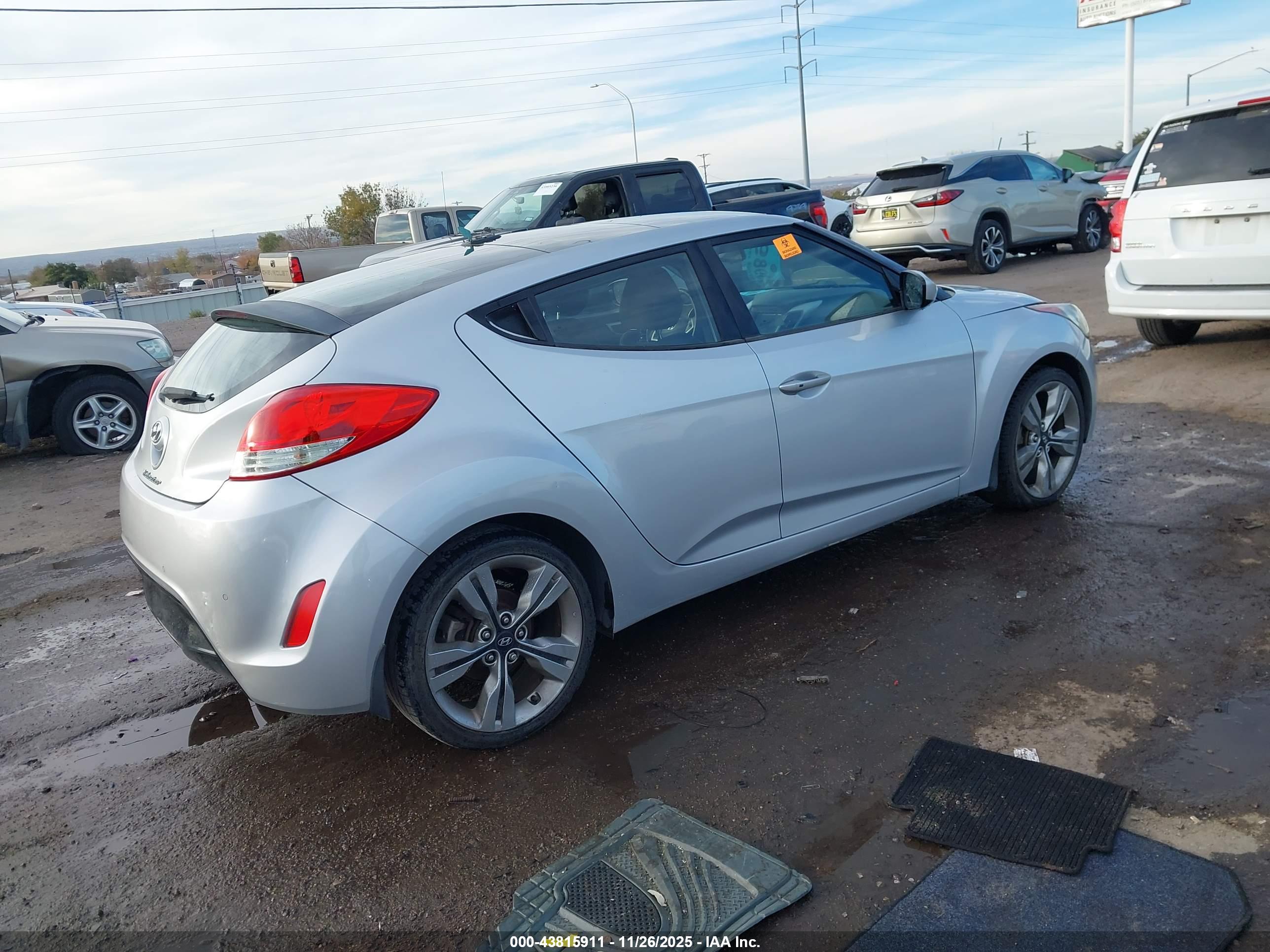 HYUNDAI VELOSTER image 4