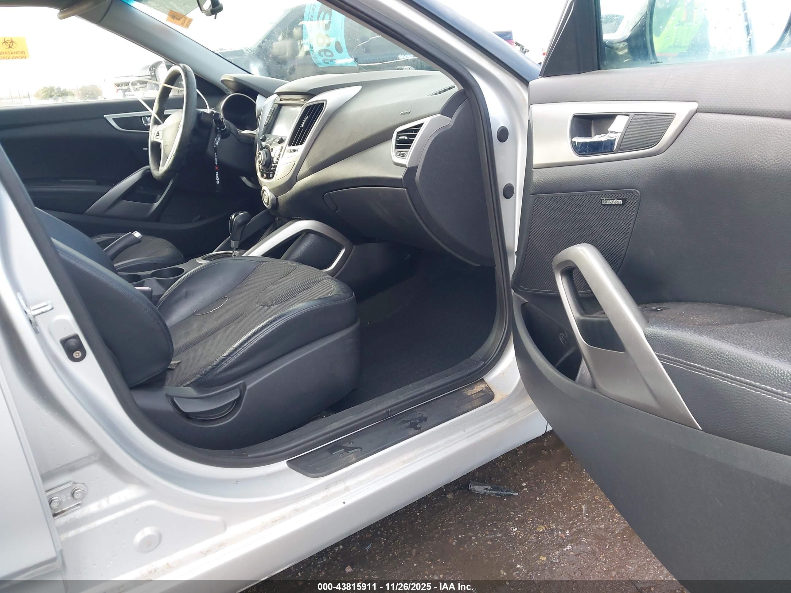 HYUNDAI VELOSTER image 5