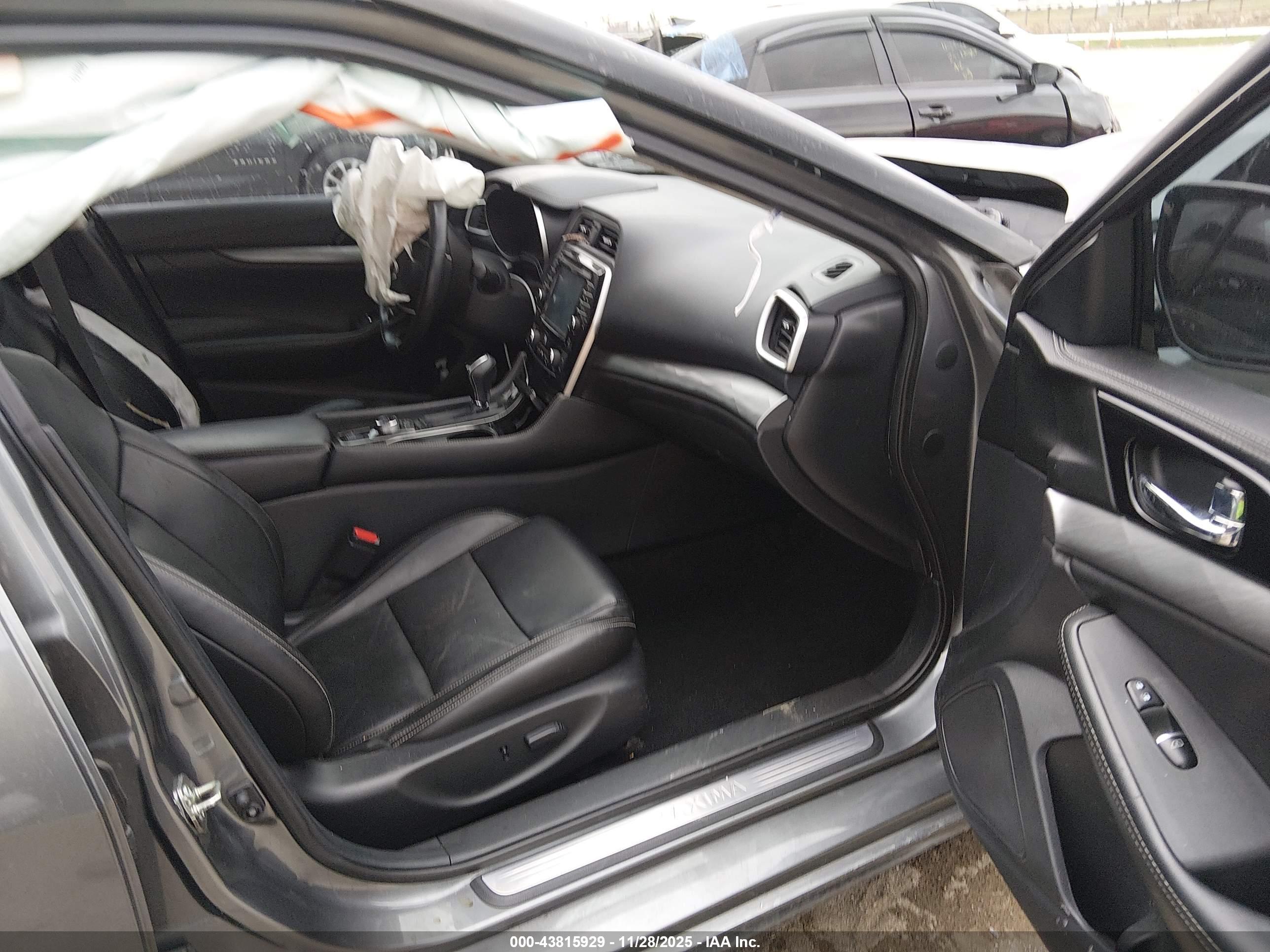 NISSAN MAXIMA image 5