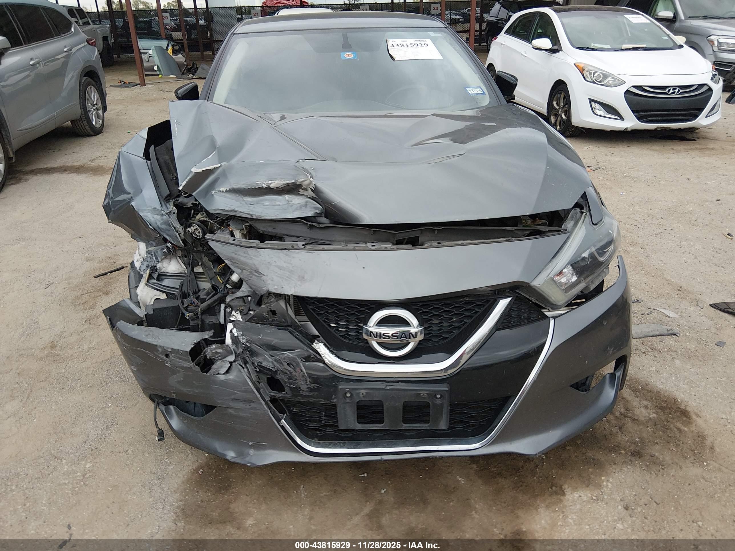 NISSAN MAXIMA image 6