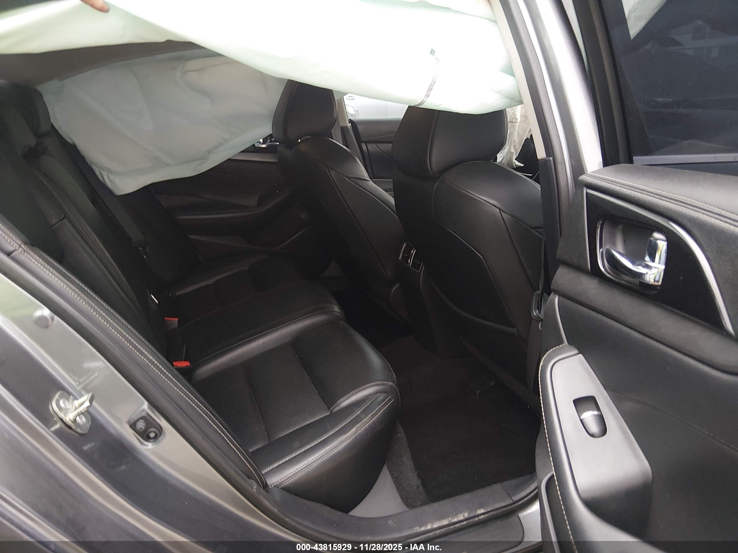 NISSAN MAXIMA image 8