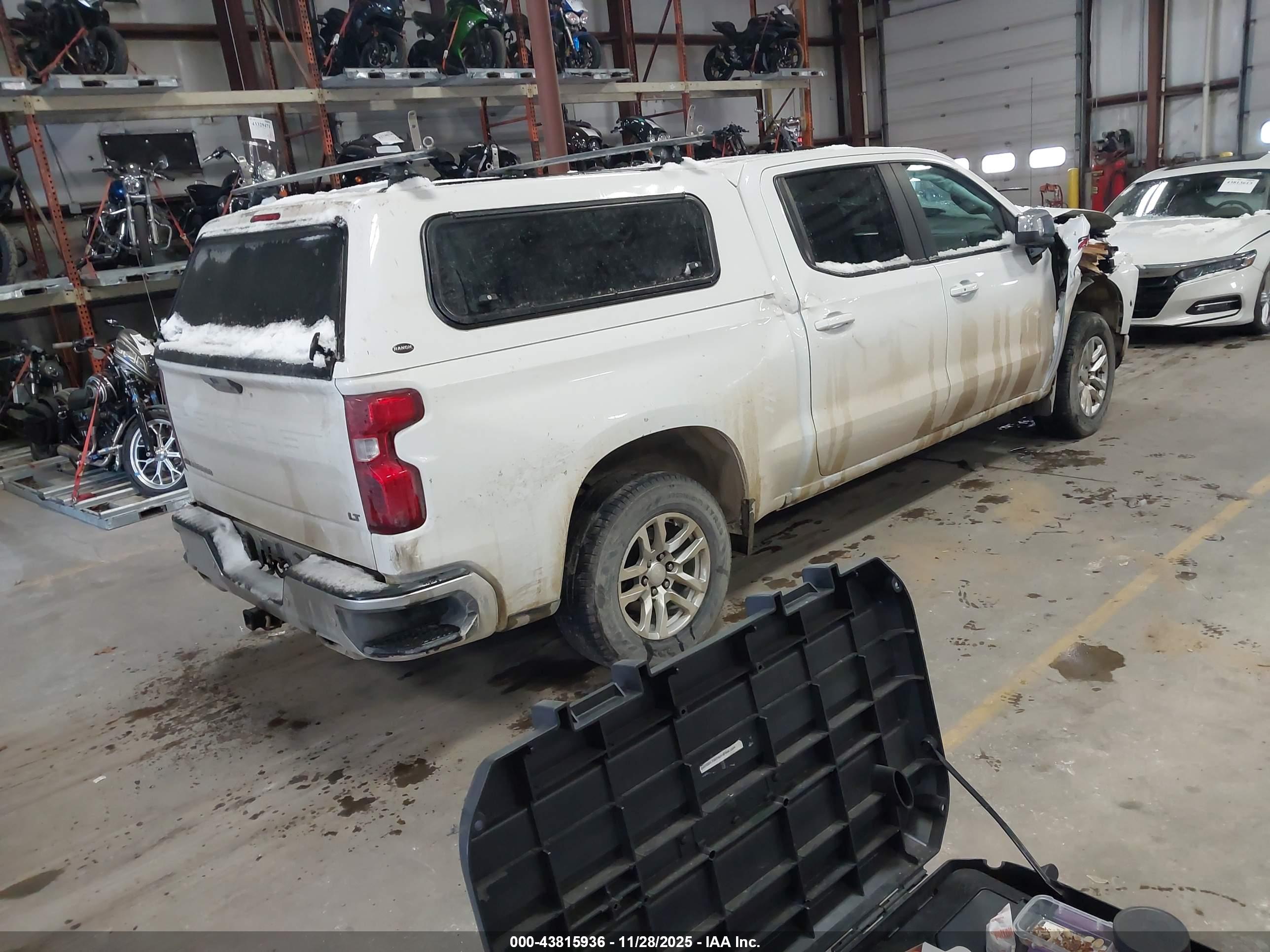 CHEVROLET SILVERADO image 4