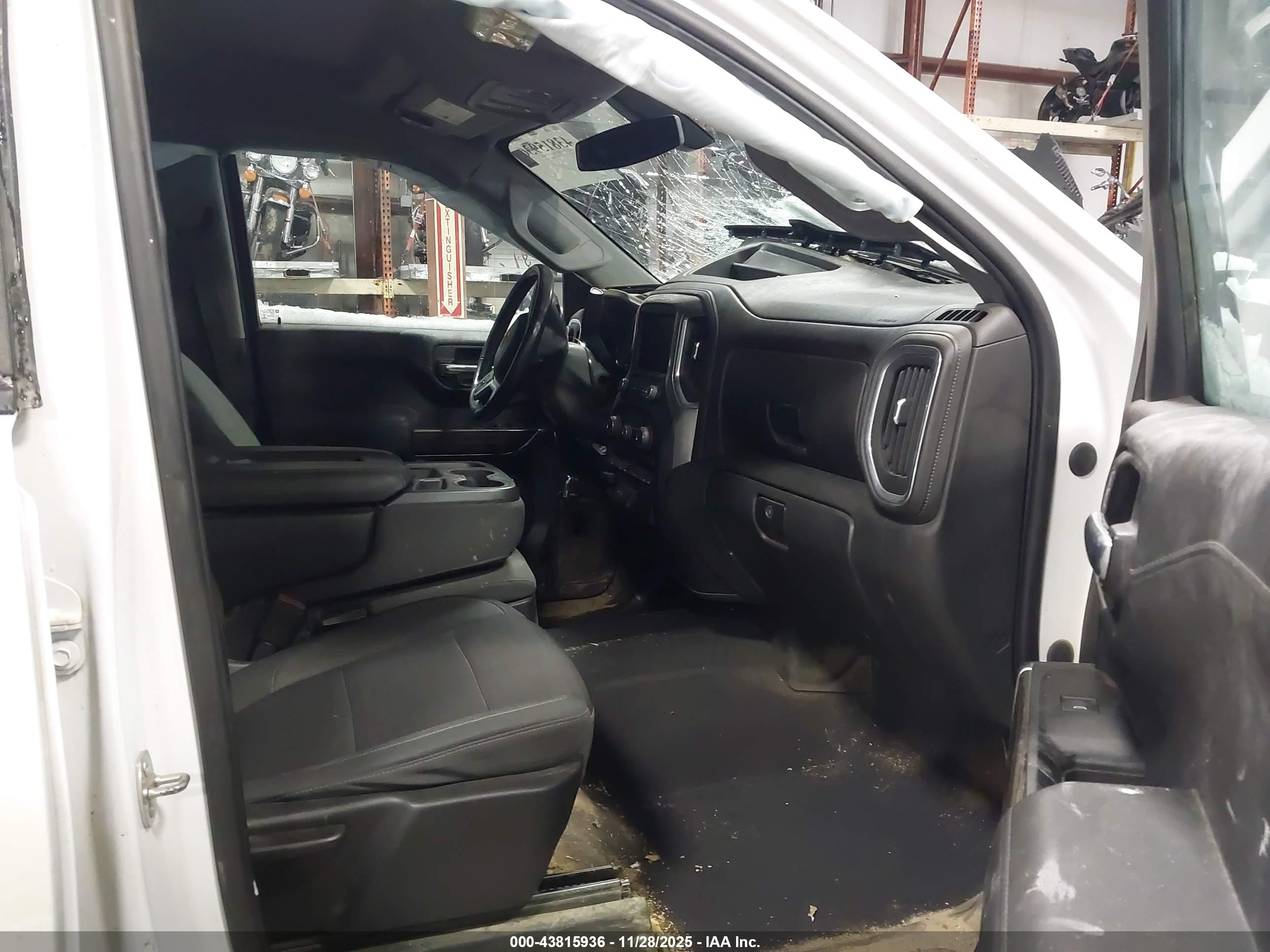CHEVROLET SILVERADO image 5