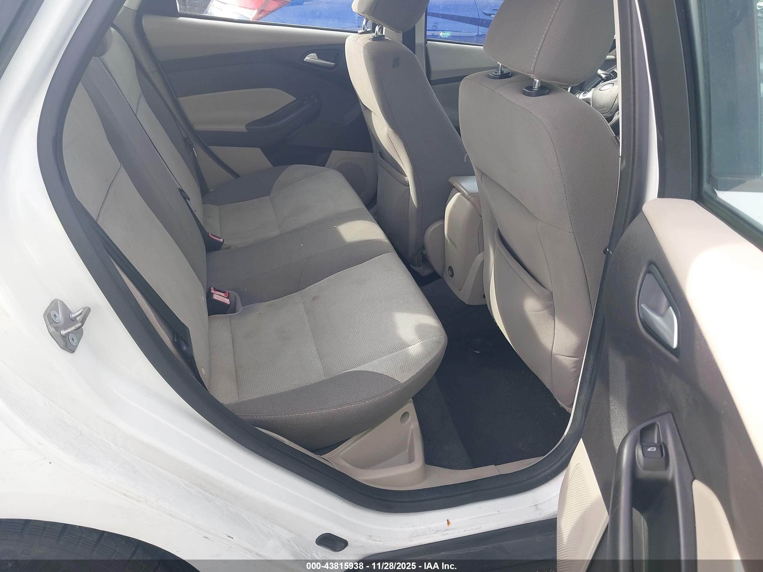 FORD FOCUS image 8