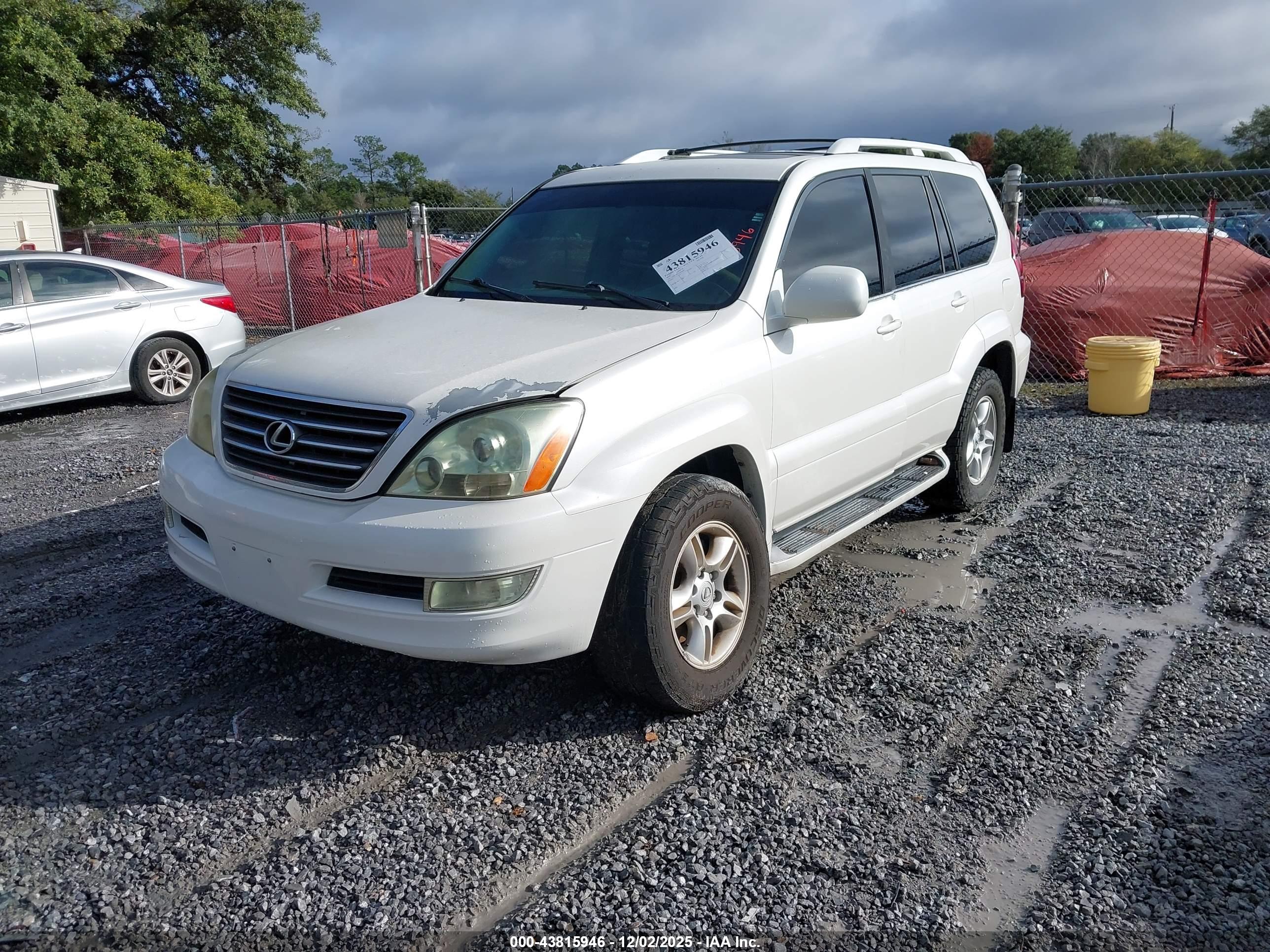LEXUS GX image 2